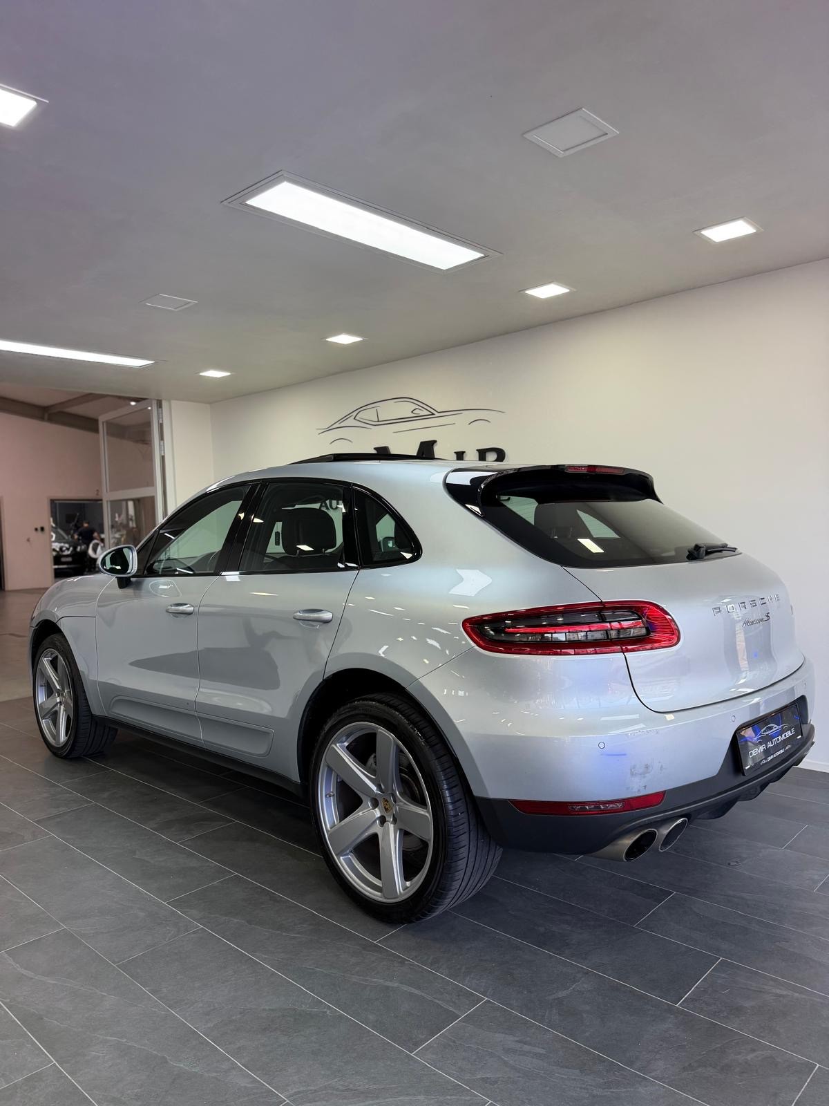 PORSCHE Macan S PDK *Panorama / CH-Fahrzeug / Porsche DLS Light / Sport Design / Alcantara Dachhimmel*-image-5