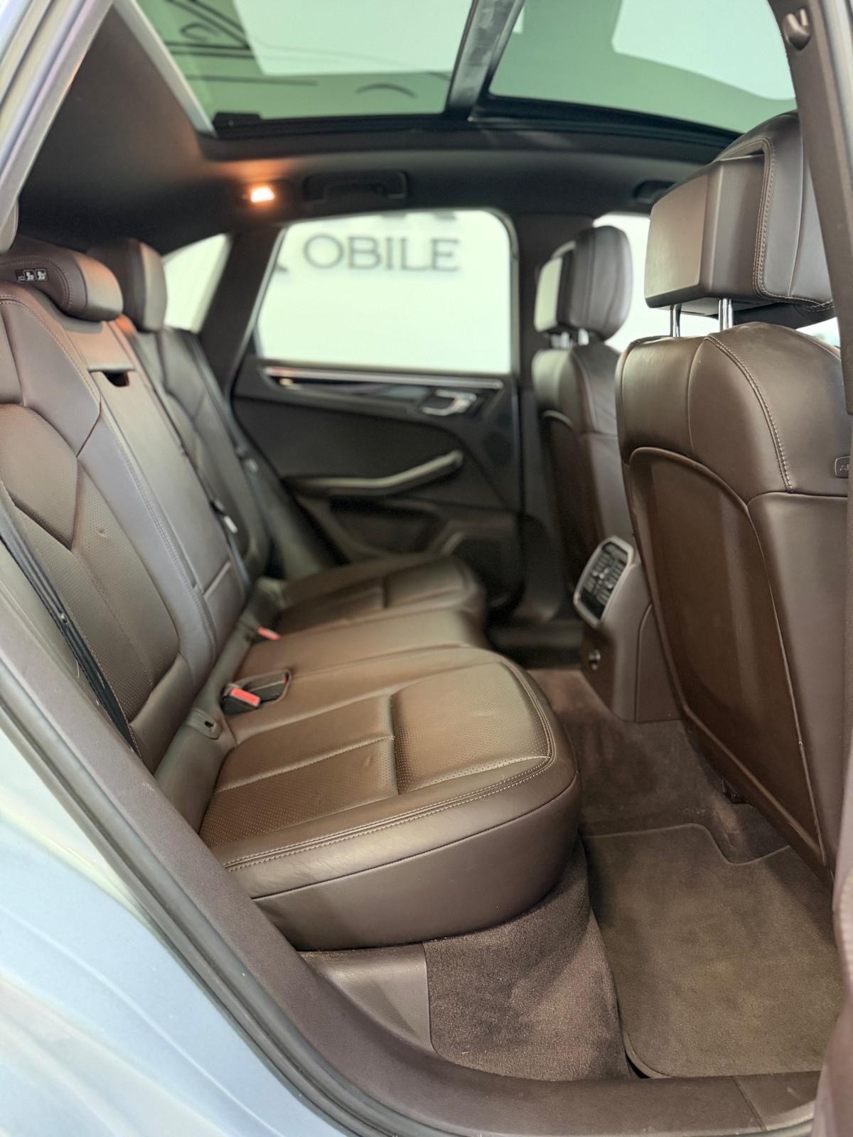 PORSCHE Macan S PDK *Panorama / CH-Fahrzeug / Porsche DLS Light / Sport Design / Alcantara Dachhimmel*-image-9