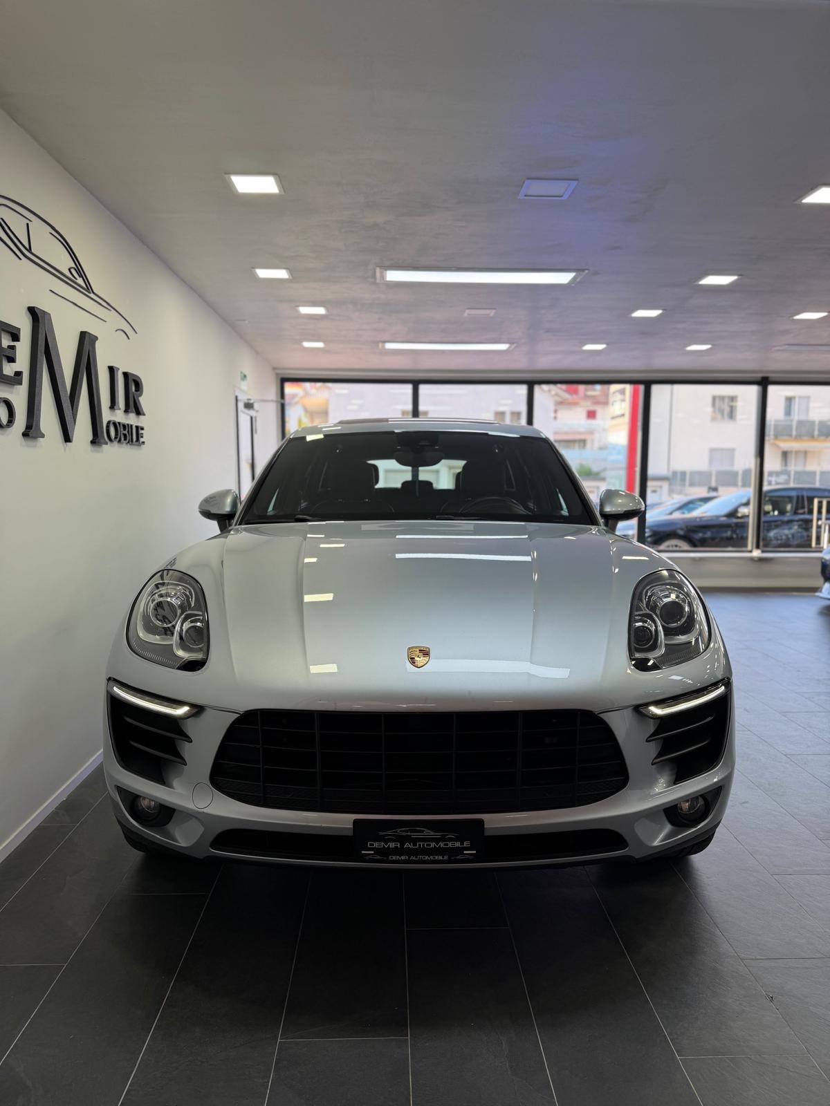 PORSCHE Macan S PDK *Panorama / CH-Fahrzeug / Porsche DLS Light / Sport Design / Alcantara Dachhimmel*-image-1