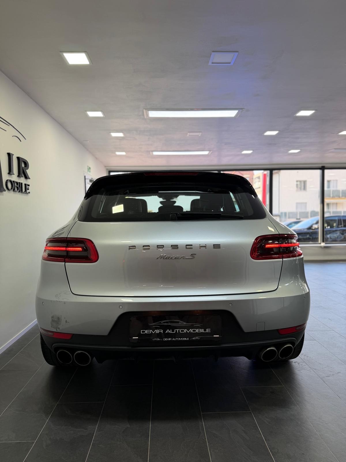 PORSCHE Macan S PDK *Panorama / CH-Fahrzeug / Porsche DLS Light / Sport Design / Alcantara Dachhimmel*-image-4