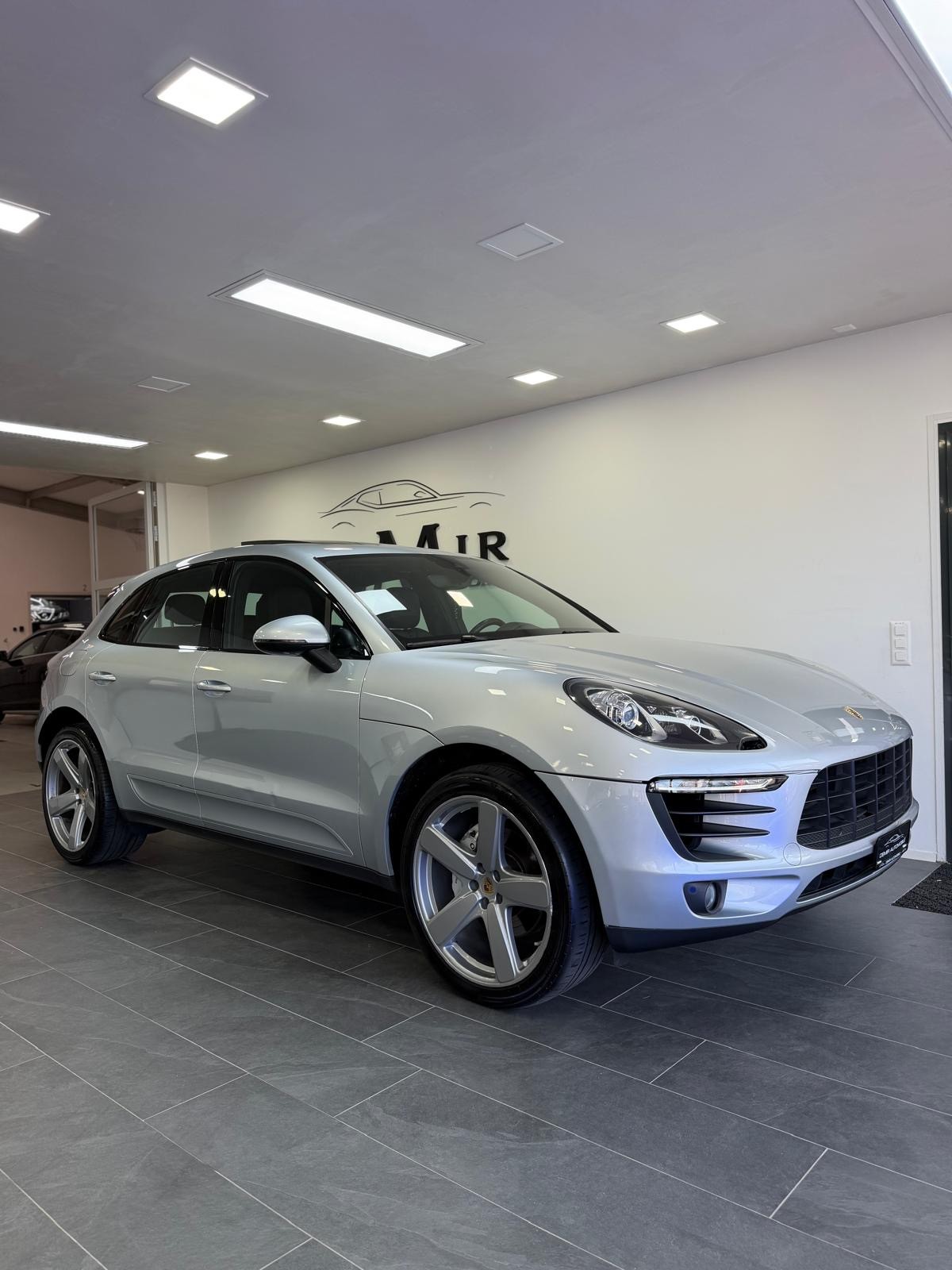 PORSCHE Macan S PDK *Panorama / CH-Fahrzeug / Porsche DLS Light / Sport Design / Alcantara Dachhimmel*-image-2