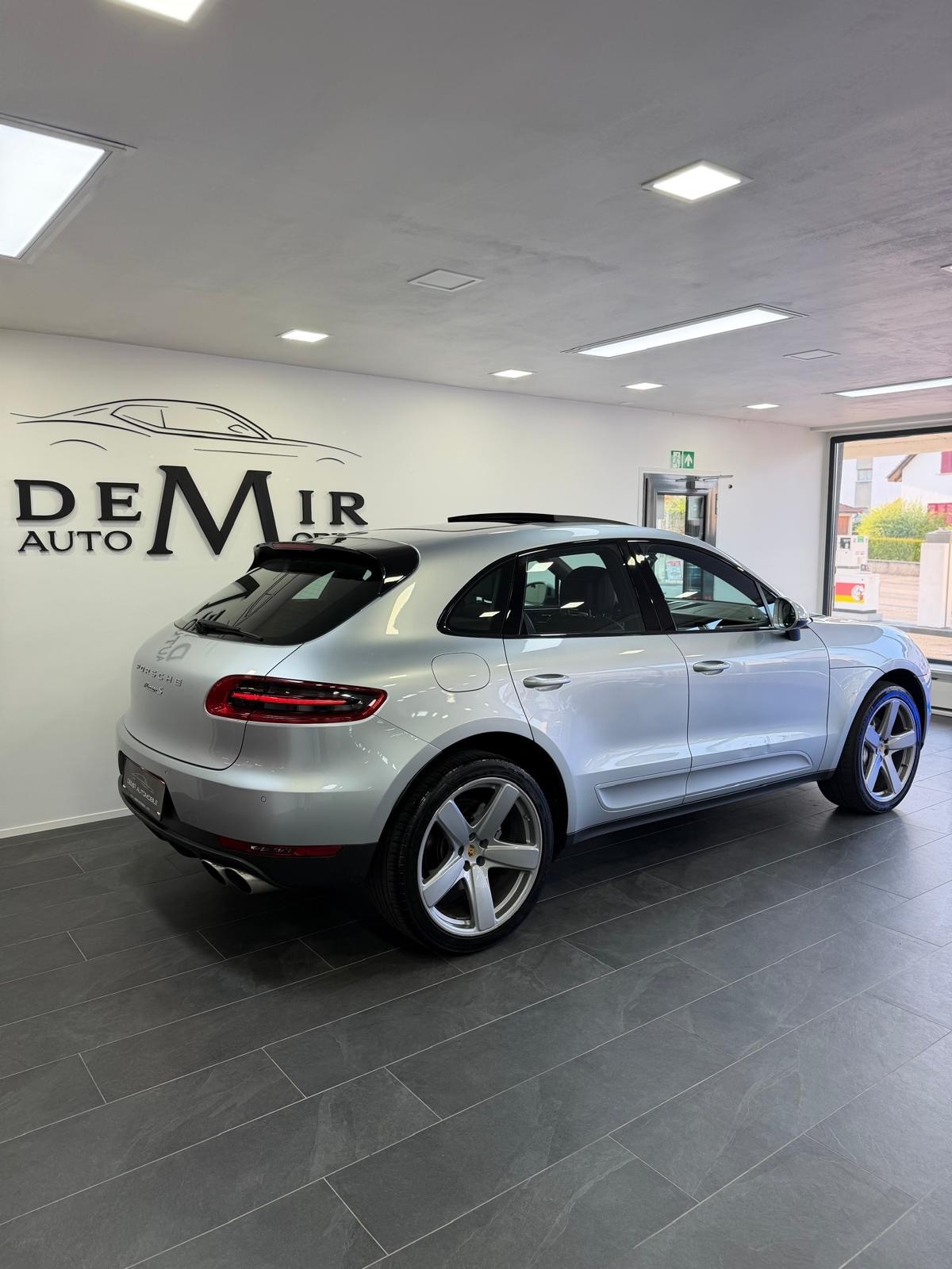 PORSCHE Macan S PDK *Panorama / CH-Fahrzeug / Porsche DLS Light / Sport Design / Alcantara Dachhimmel*-image-3