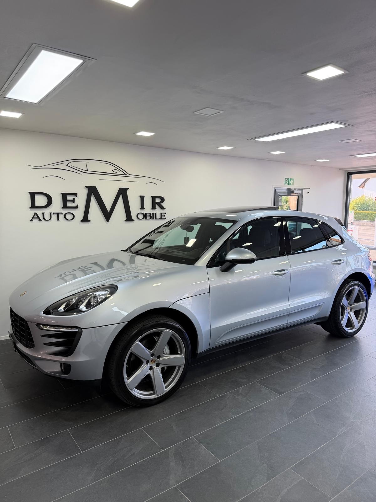 PORSCHE Macan S PDK *Panorama / CH-Fahrzeug / Porsche DLS Light / Sport Design / Alcantara Dachhimmel*-image-0
