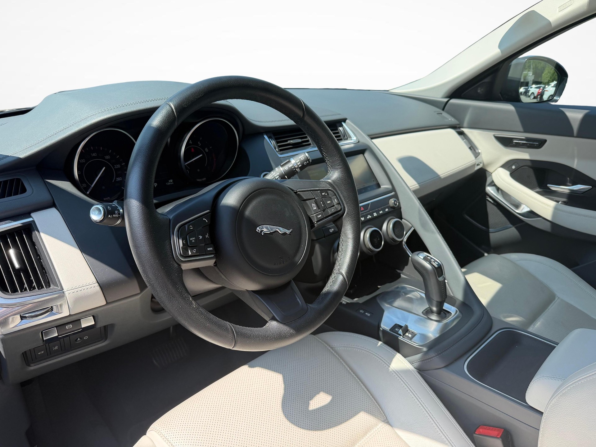 JAGUAR E-Pace 2.0 T 200 SE AWD-image-3