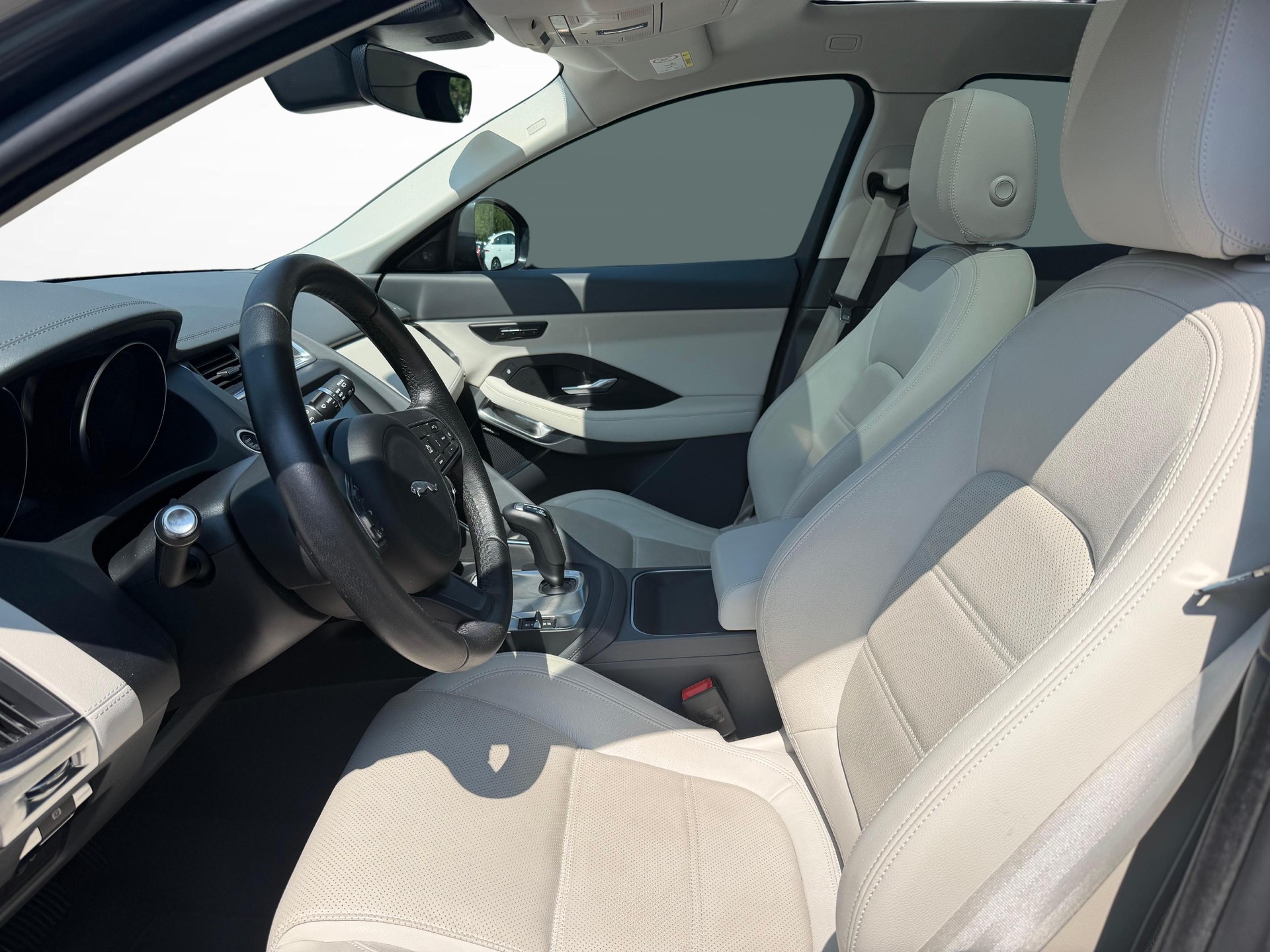 JAGUAR E-Pace 2.0 T 200 SE AWD-image-1