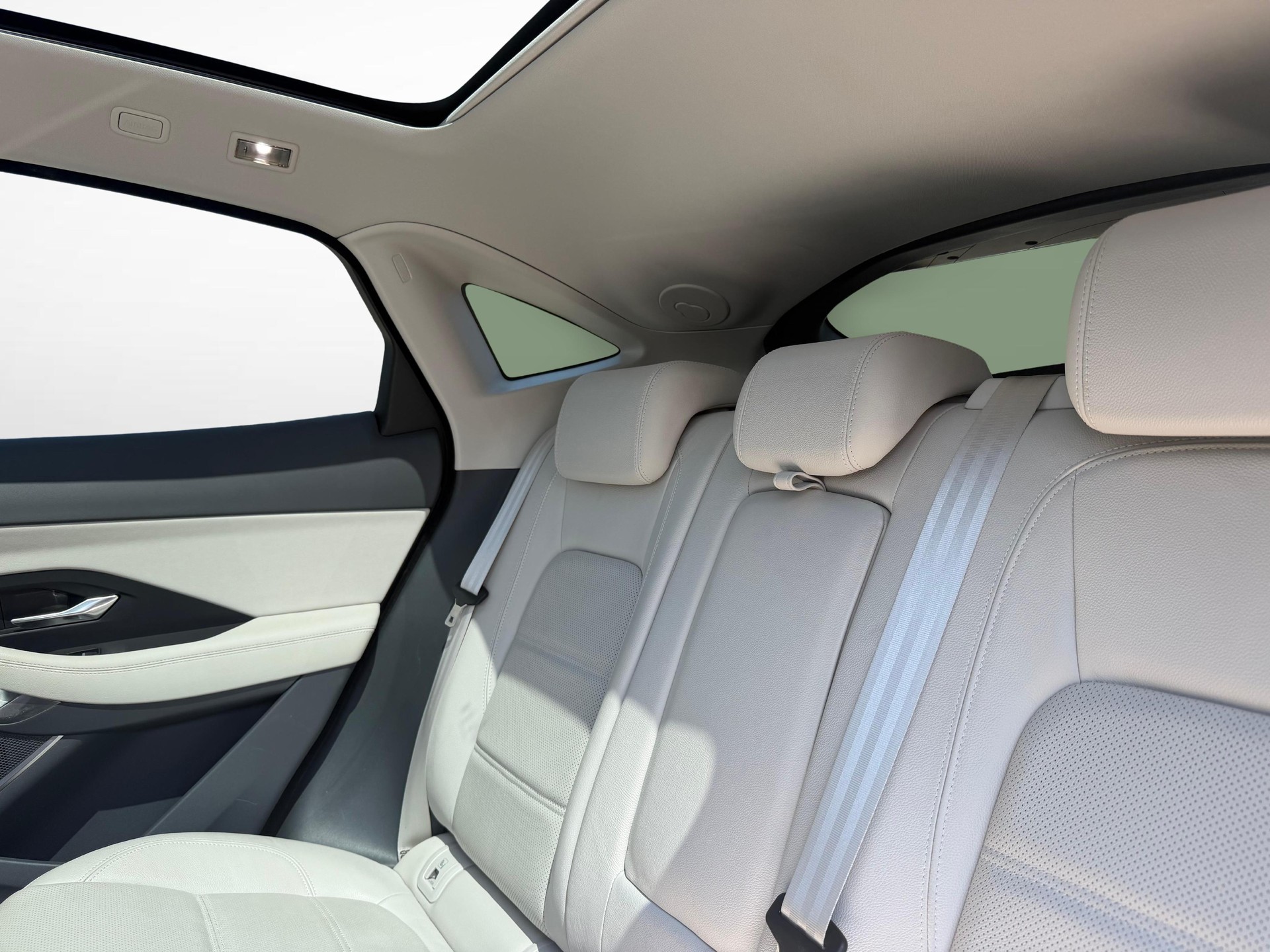 JAGUAR E-Pace 2.0 T 200 SE AWD-image-9