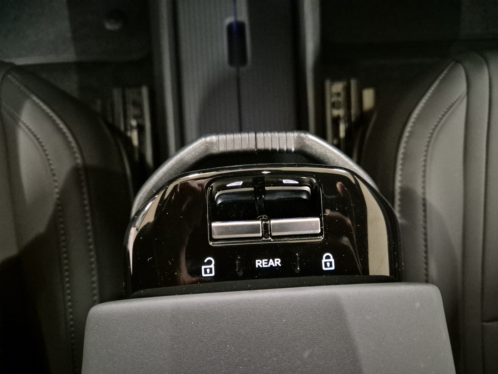 VOLVO EX30 E60 Twin Ultra Performance AWD-image-17