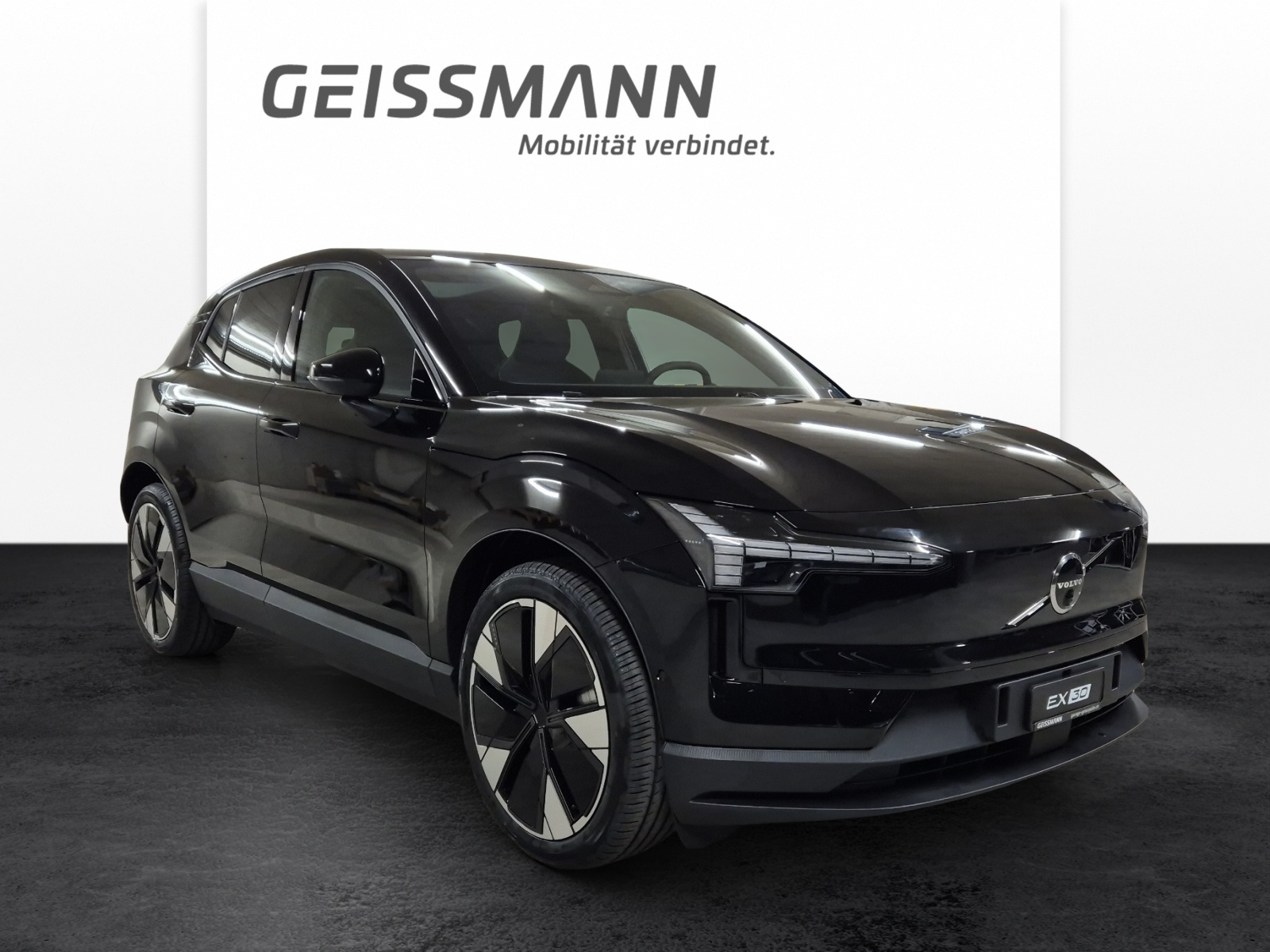 VOLVO EX30 E60 Twin Ultra Performance AWD-image-1