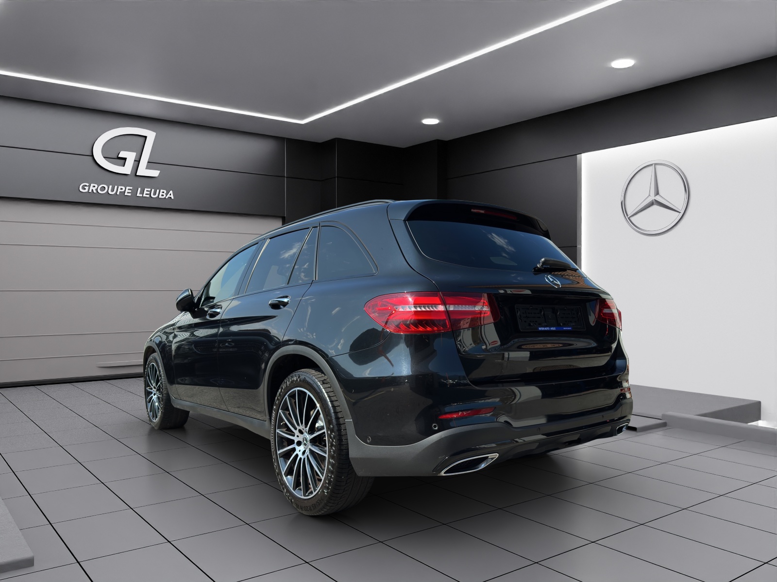 MERCEDES-BENZ GLC 250 d AMG Line 4Matic-showroom-element-3
