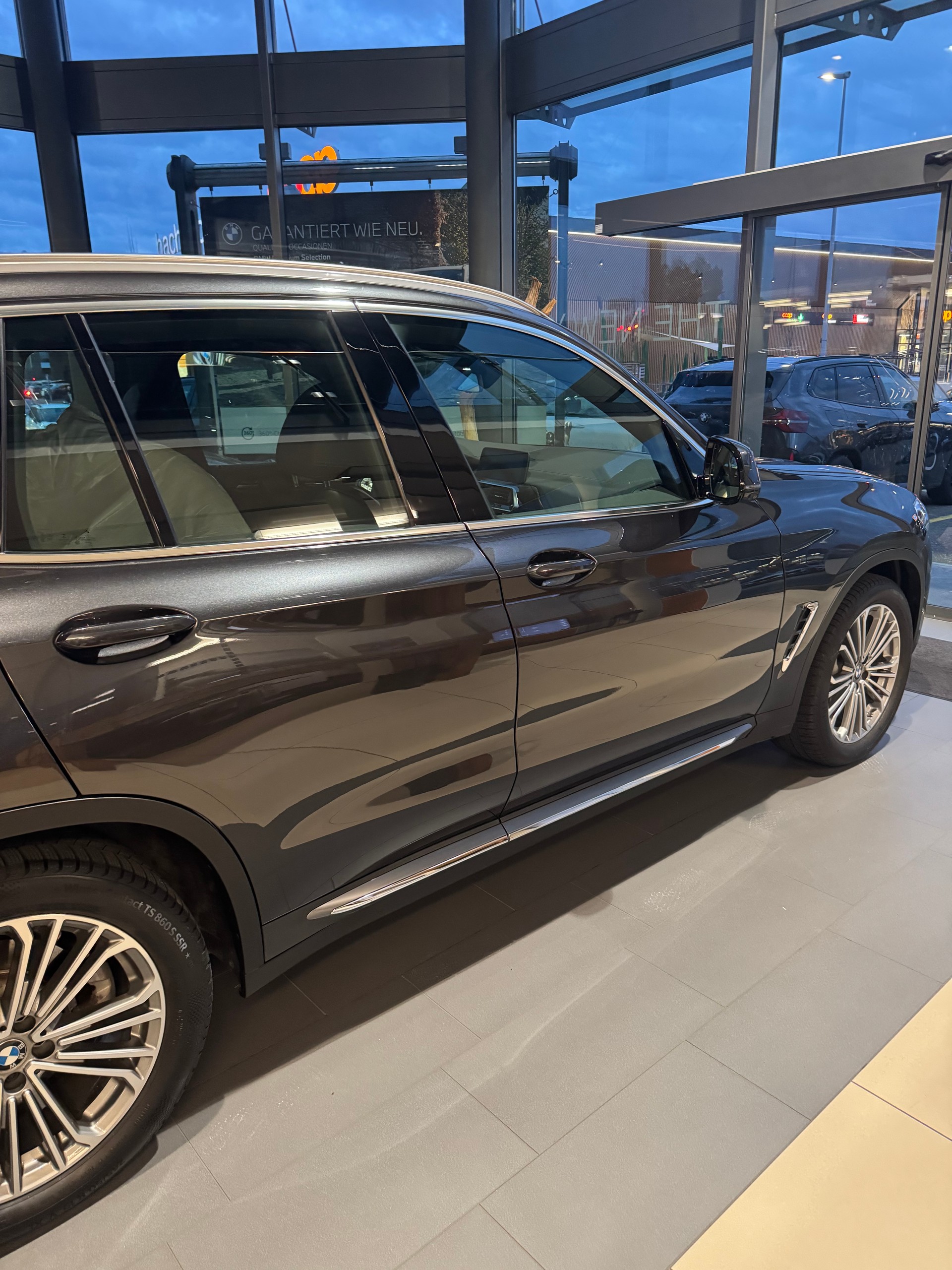BMW 30e xDrive-image-2