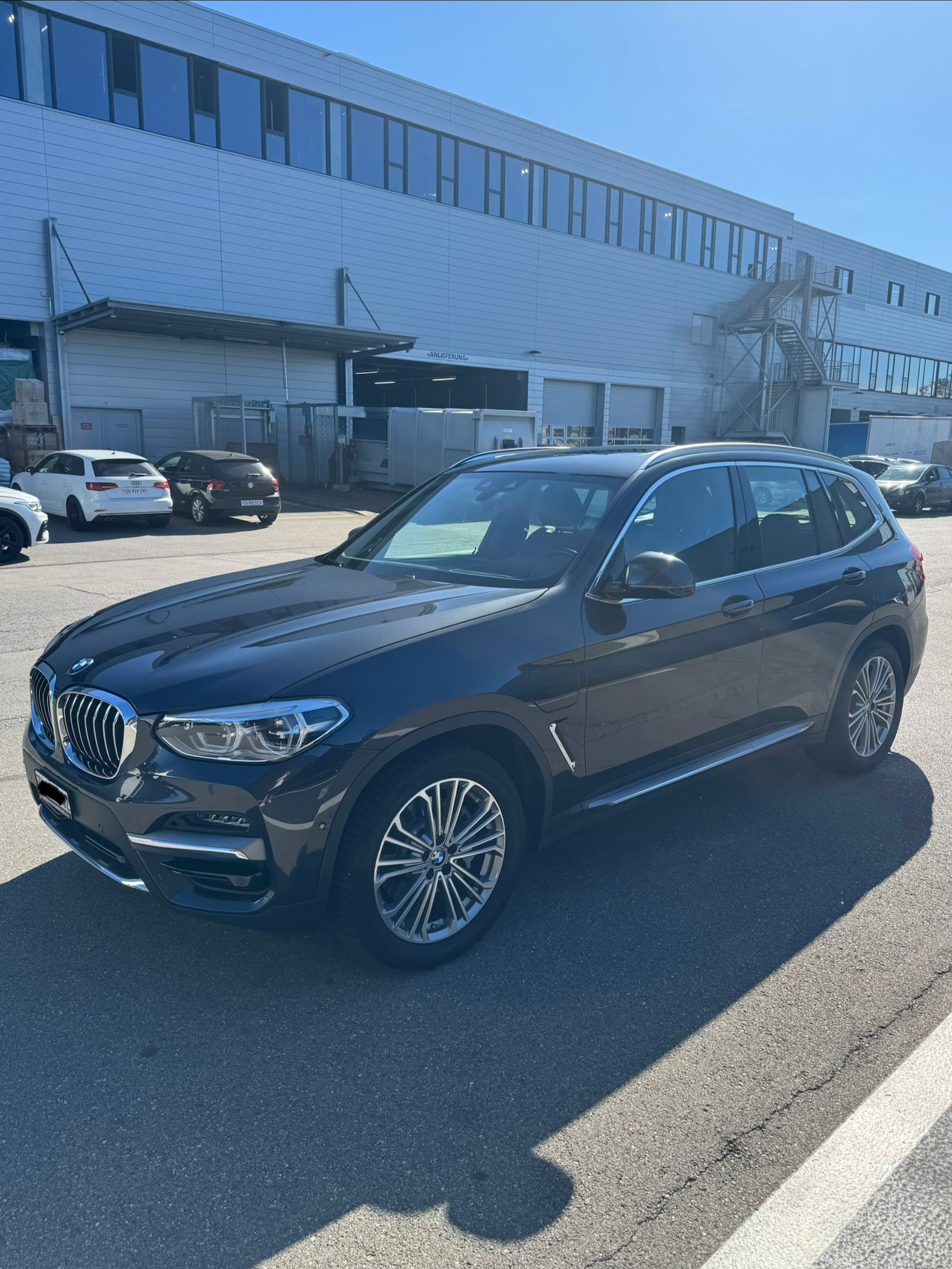 BMW 30e xDrive Luxury Line-image-0