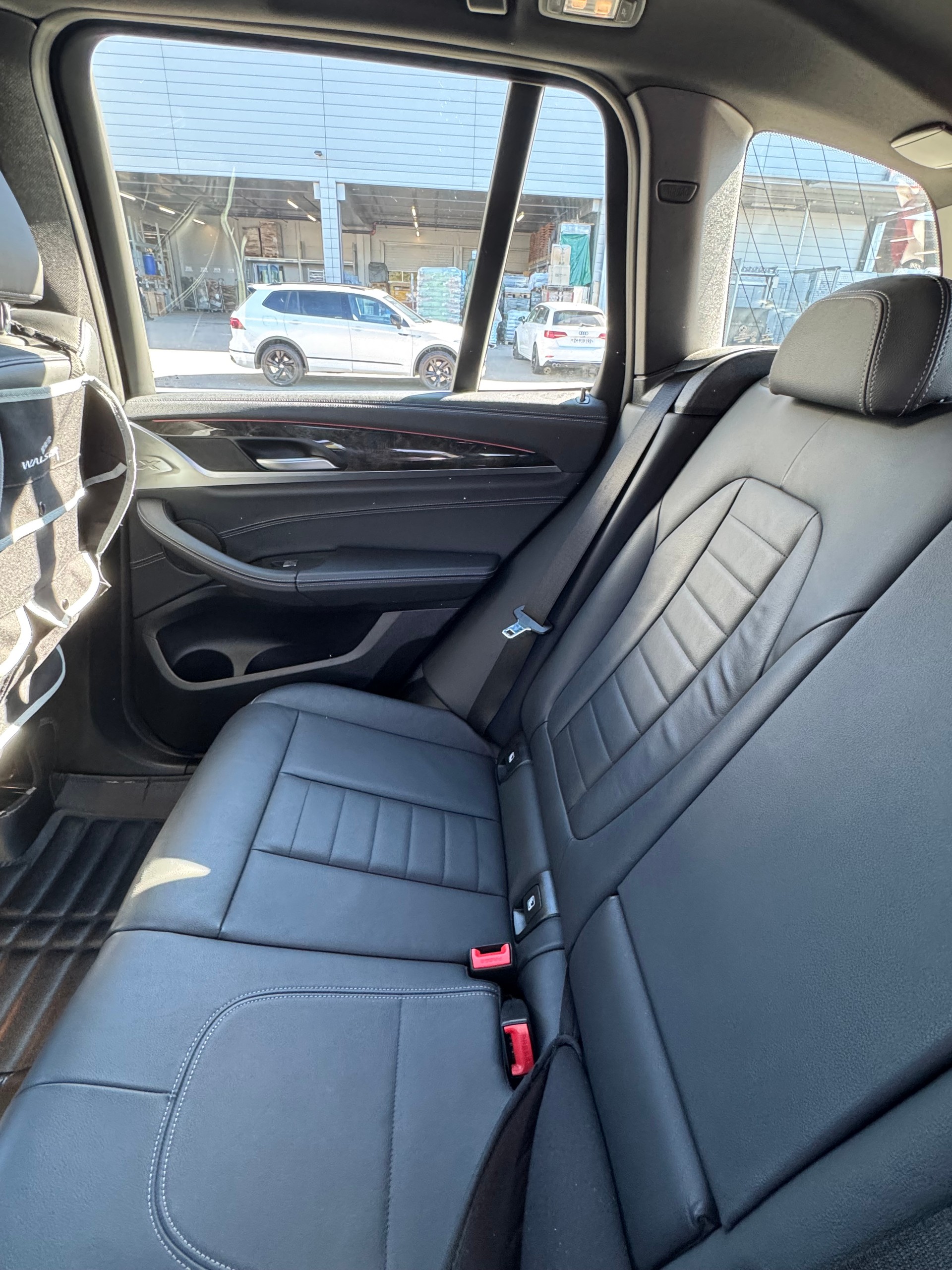 BMW 30e xDrive Luxury Line-image-5