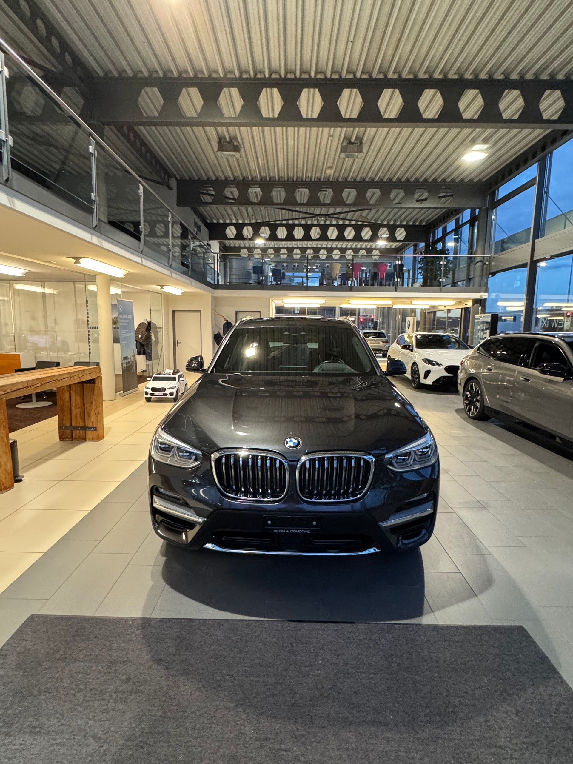 BMW 30e xDrive-image-1
