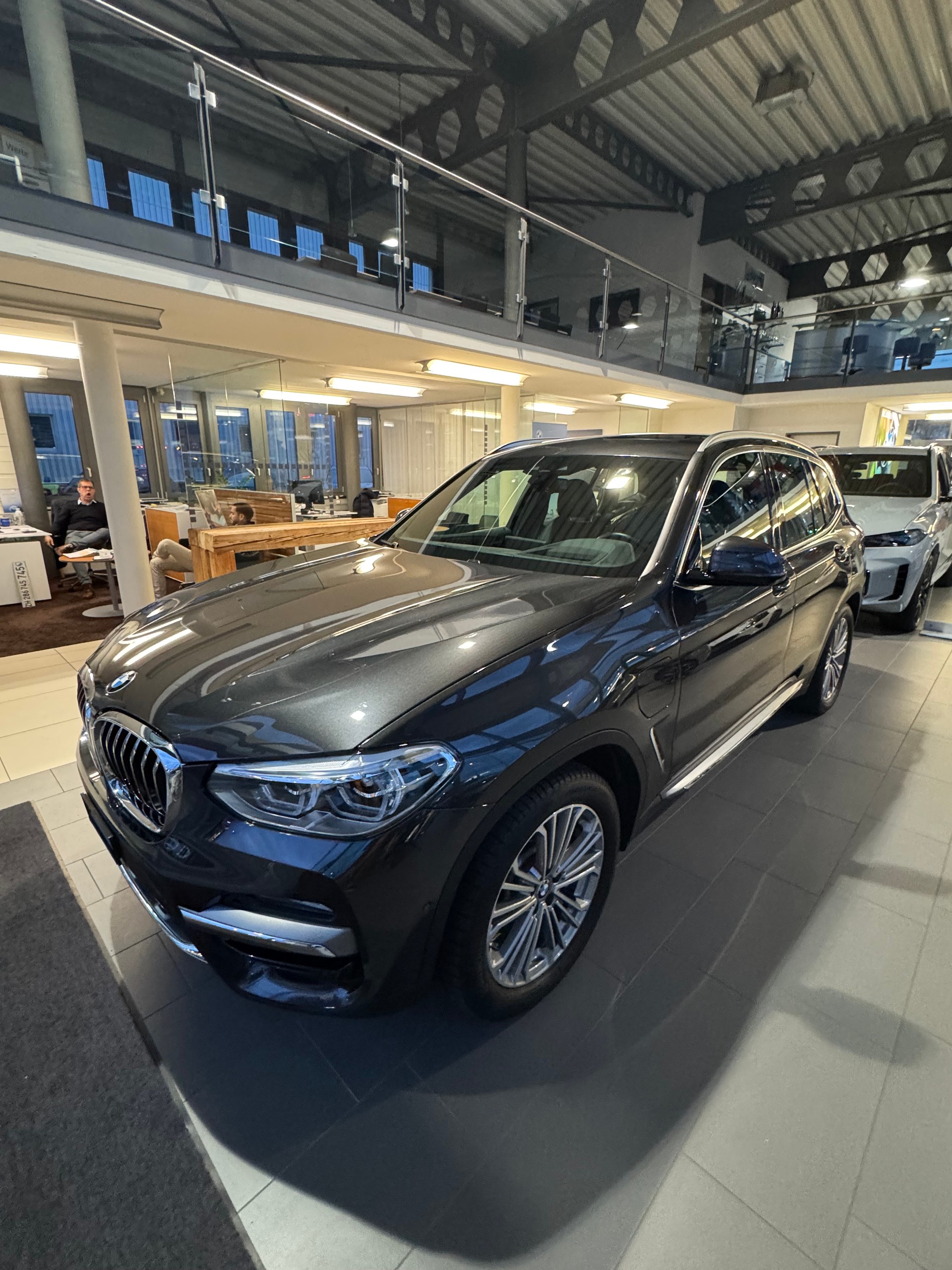 BMW 30e xDrive-image-0