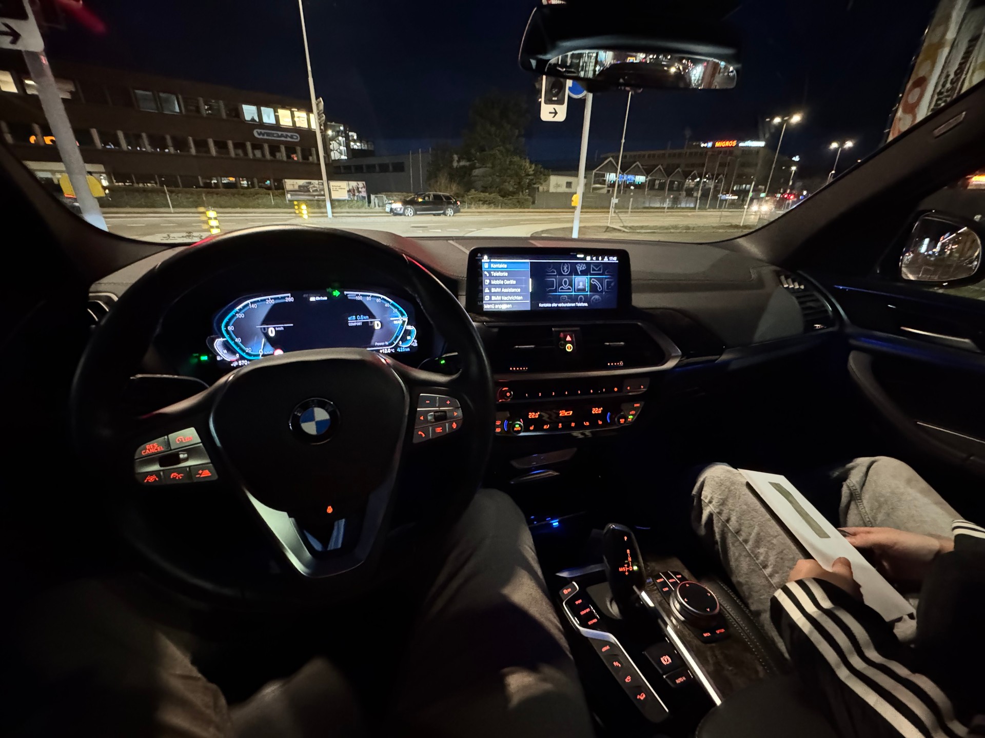 BMW 30e xDrive-image-4