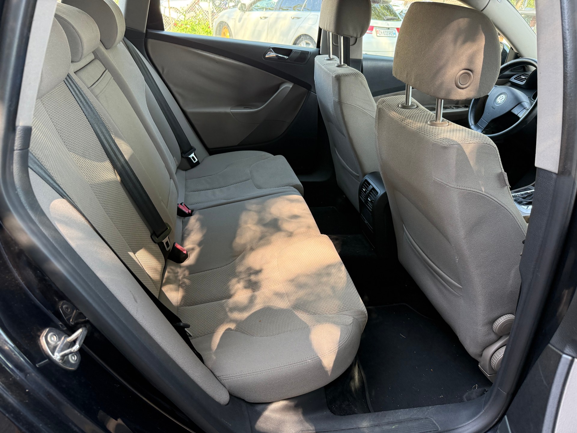 VW Passat Variant 2.0 FSI Trendline-image-7