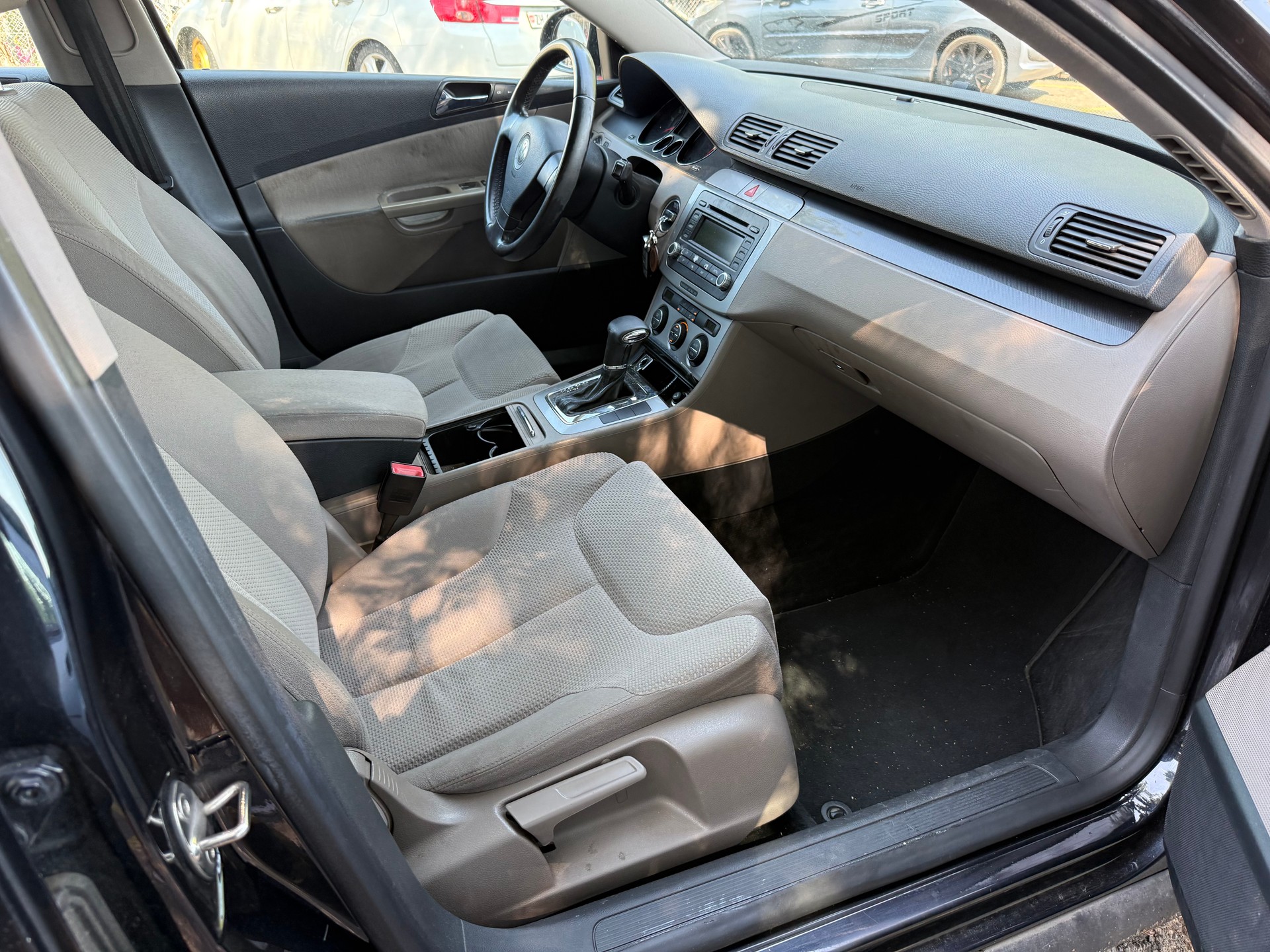 VW Passat Variant 2.0 FSI Trendline-image-6