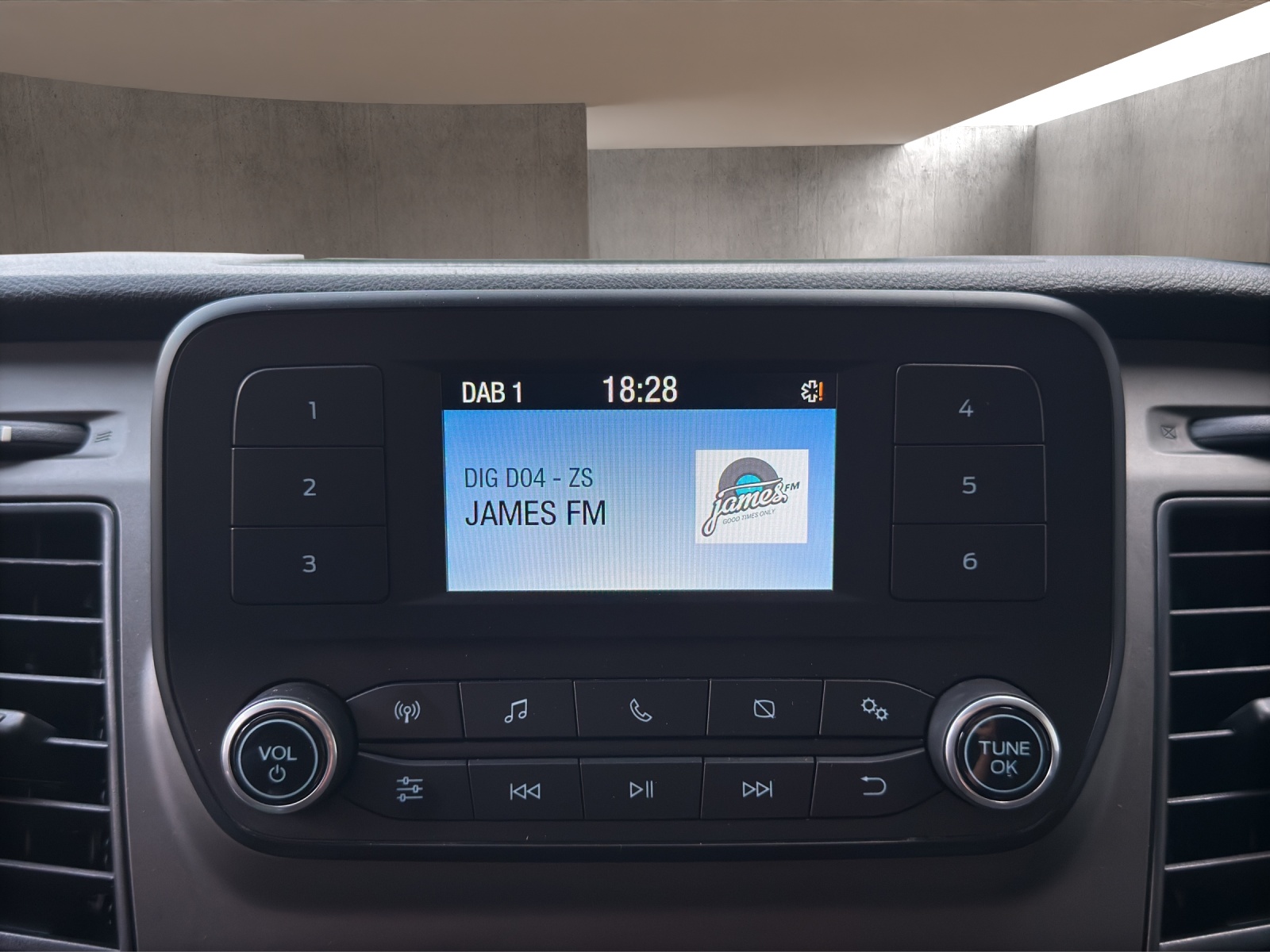 FORD Transit Custom Van 300 L2H1 Trend-image-12