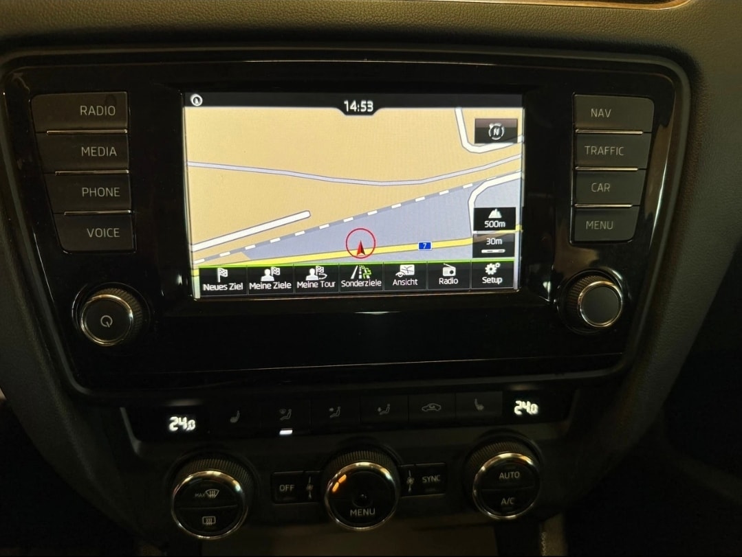 SKODA Octavia Combi 2.0 TDI Ambition-image-12