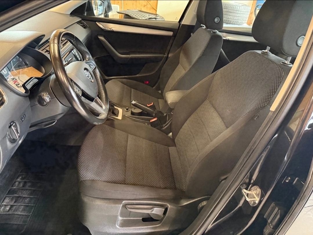 SKODA Octavia Combi 2.0 TDI Ambition-image-6