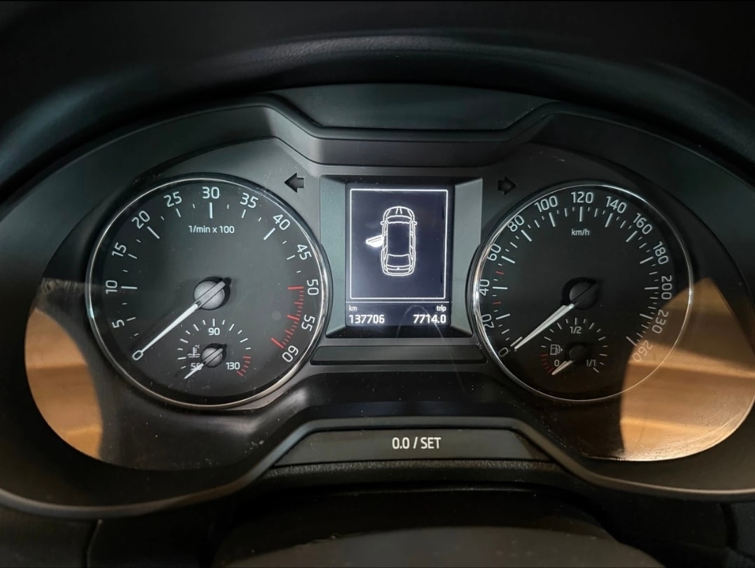 SKODA Octavia Combi 2.0 TDI Ambition-image-9