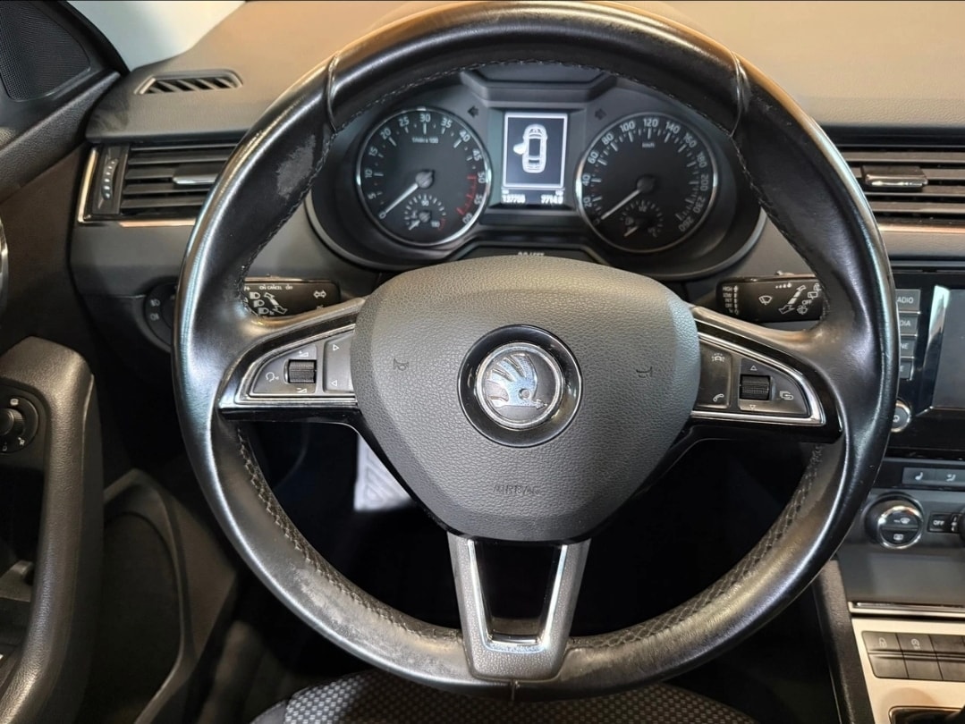 SKODA Octavia Combi 2.0 TDI Ambition-image-10
