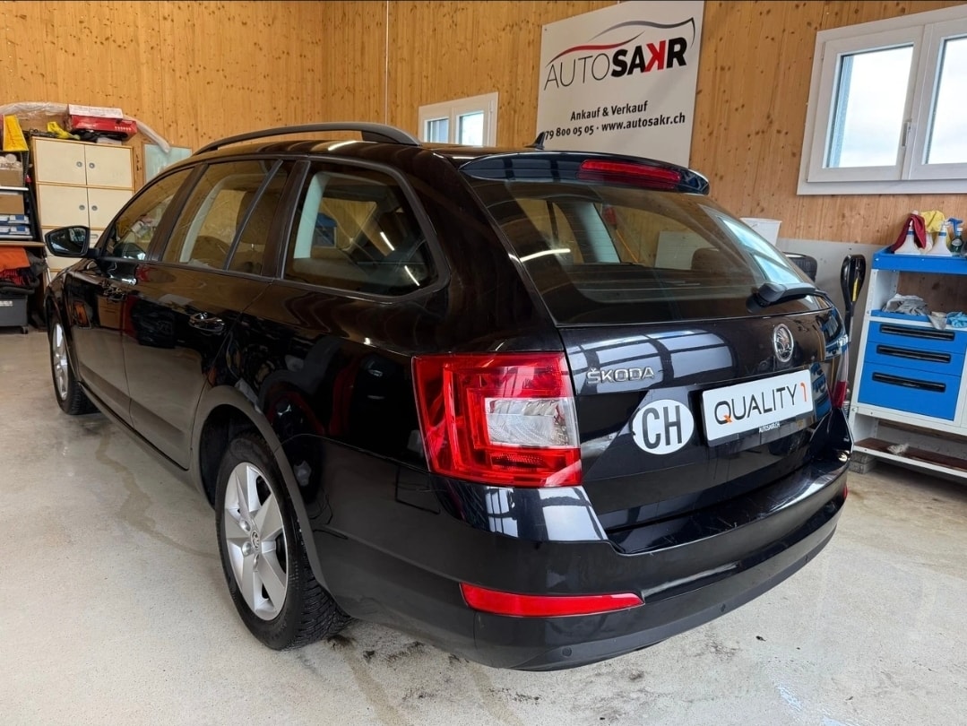 SKODA Octavia Combi 2.0 TDI Ambition-image-5