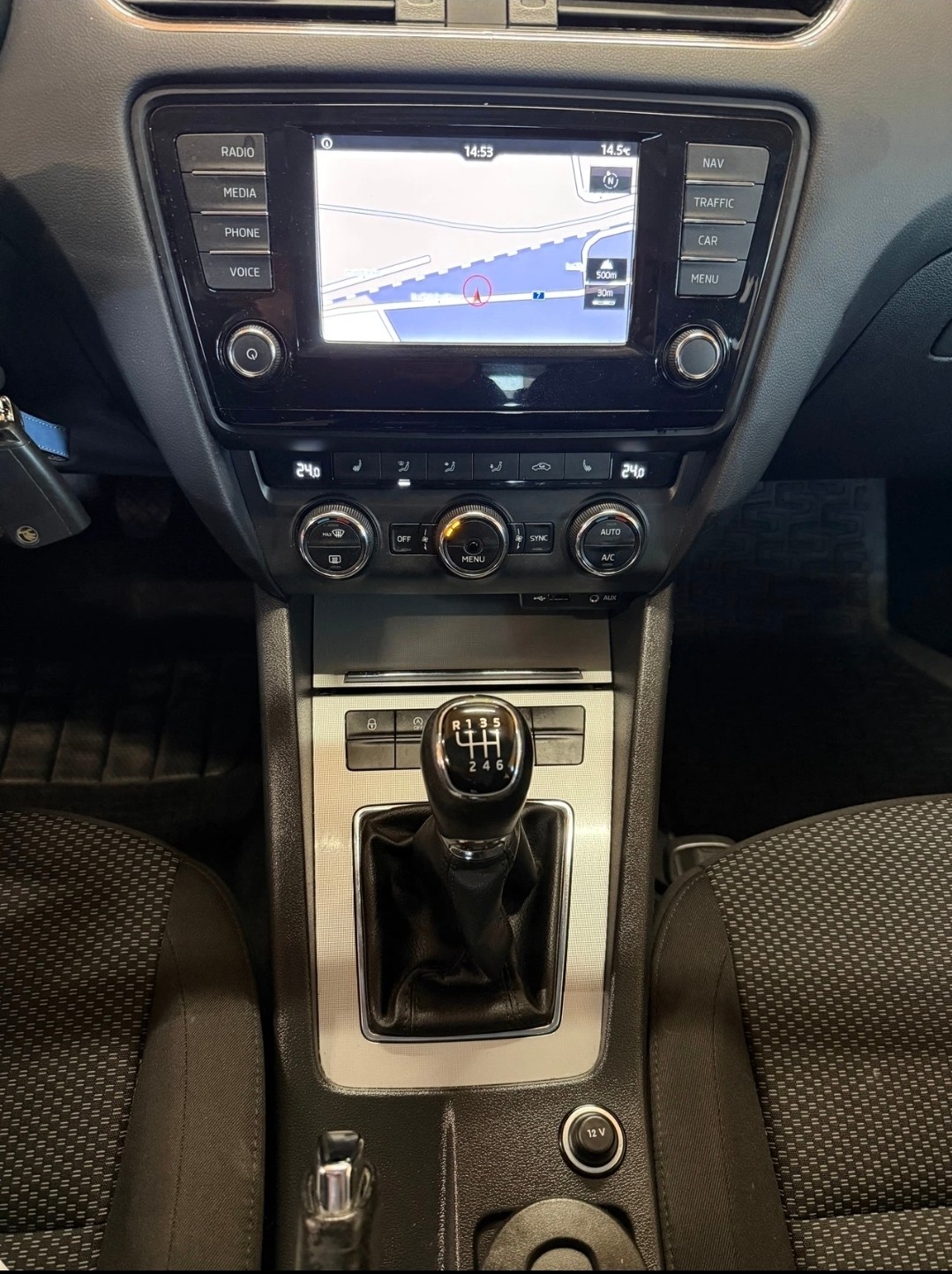 SKODA Octavia Combi 2.0 TDI Ambition-image-11