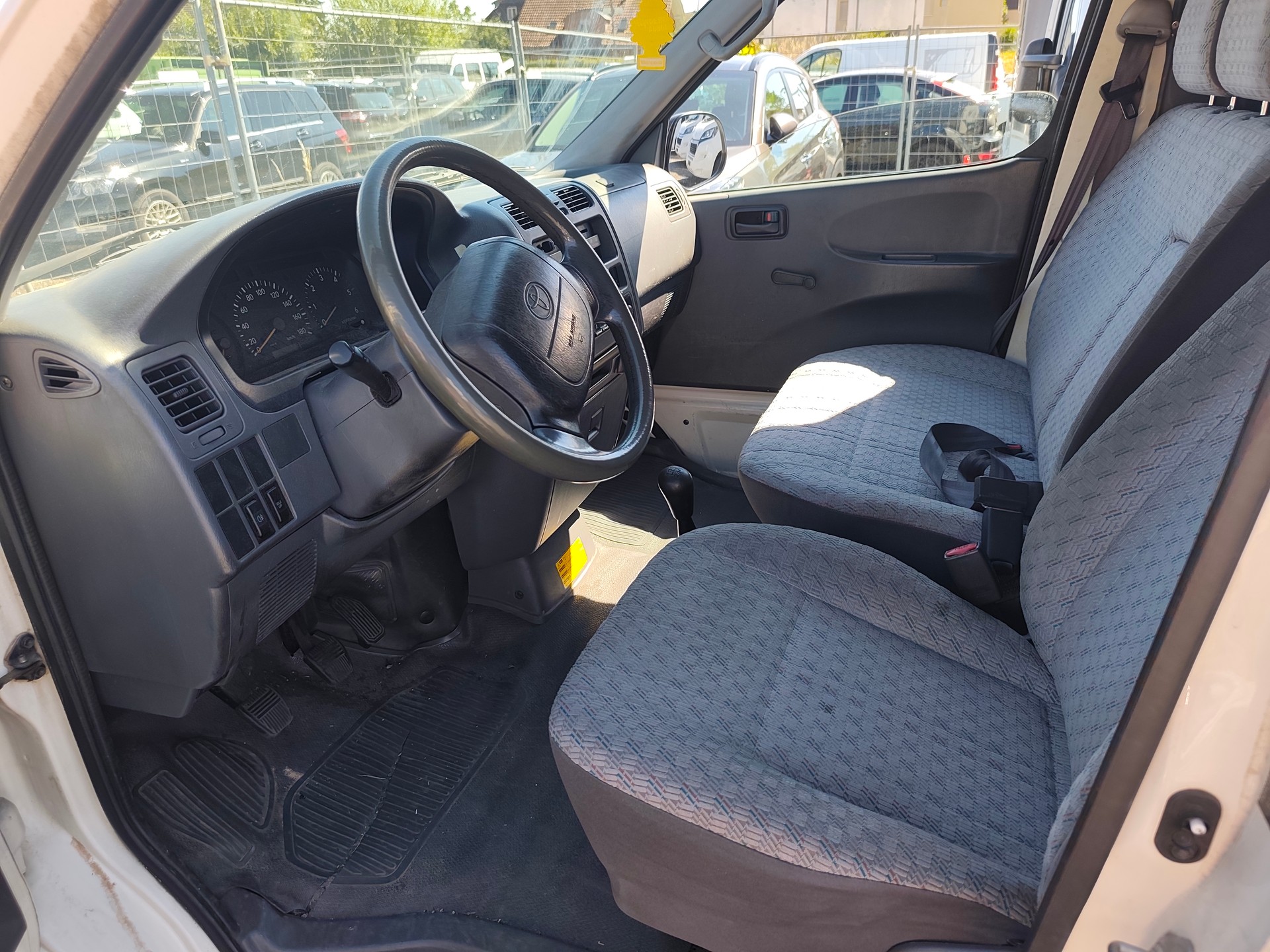TOYOTA Hiace D-4D Kombi-image-5