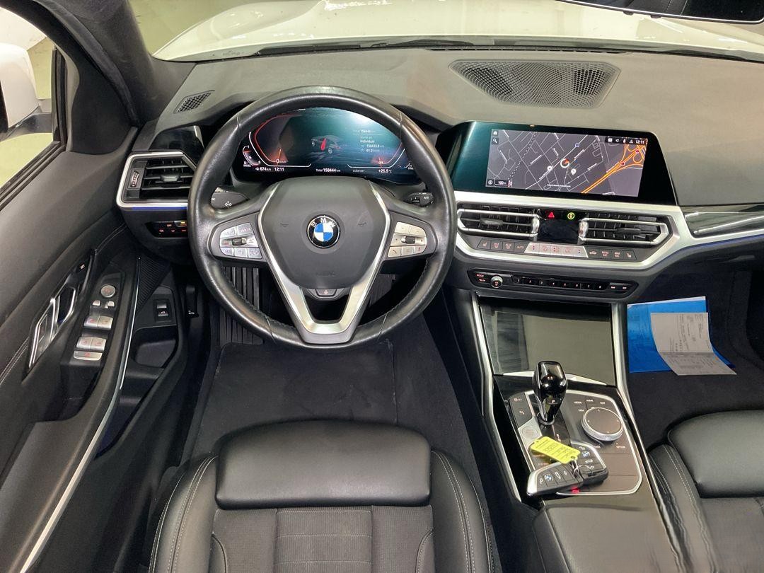 BMW 320d xDrive 48V Touring Steptronic-image-3