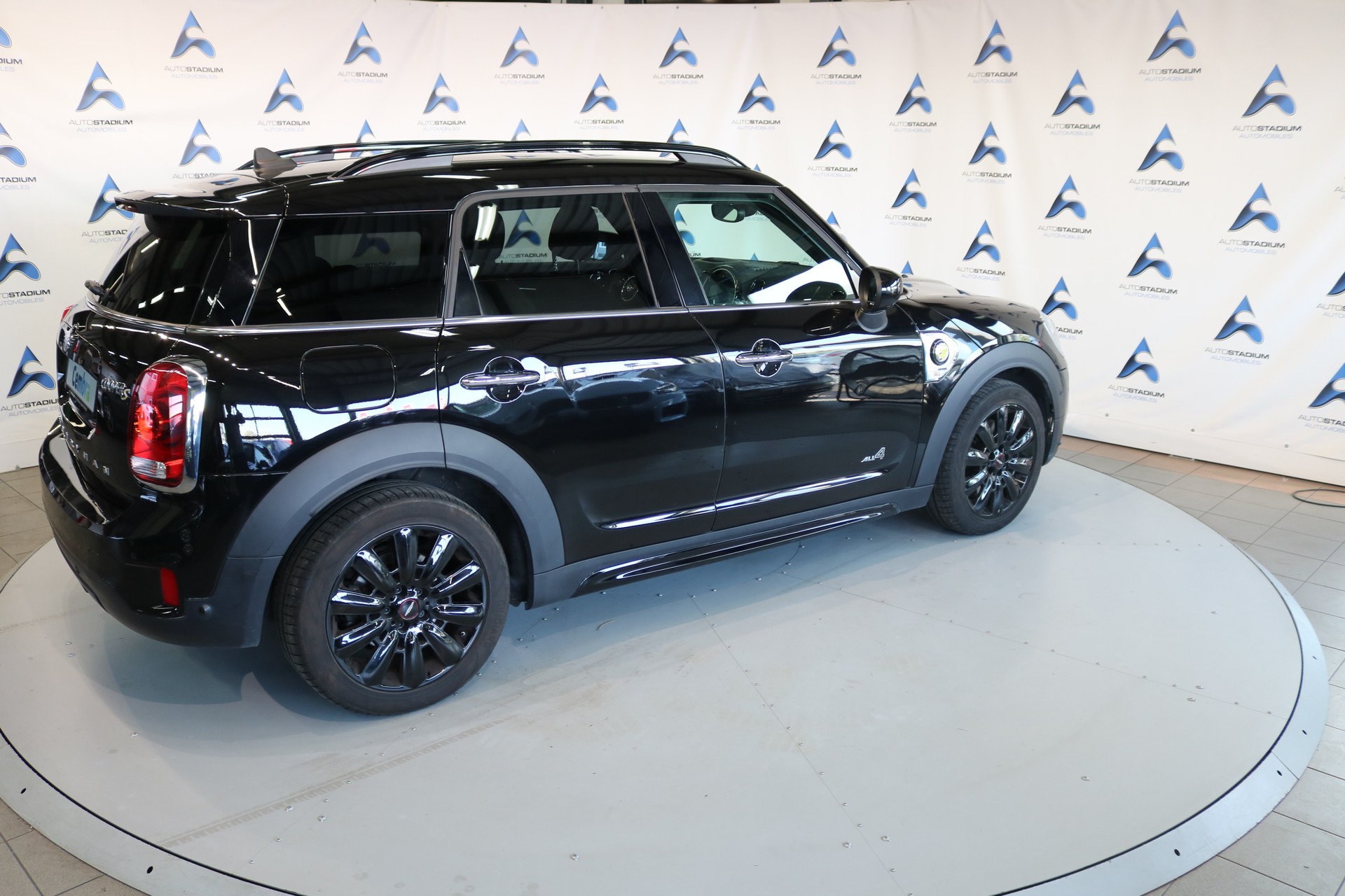 MINI Countryman Cooper S E ALL4 PHEV Steptronic-image-25