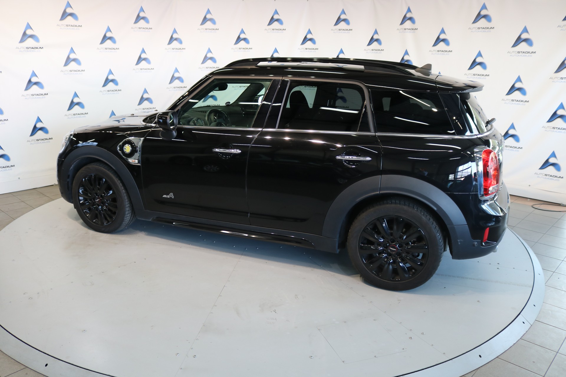 MINI Countryman Cooper S E ALL4 PHEV Steptronic-image-17