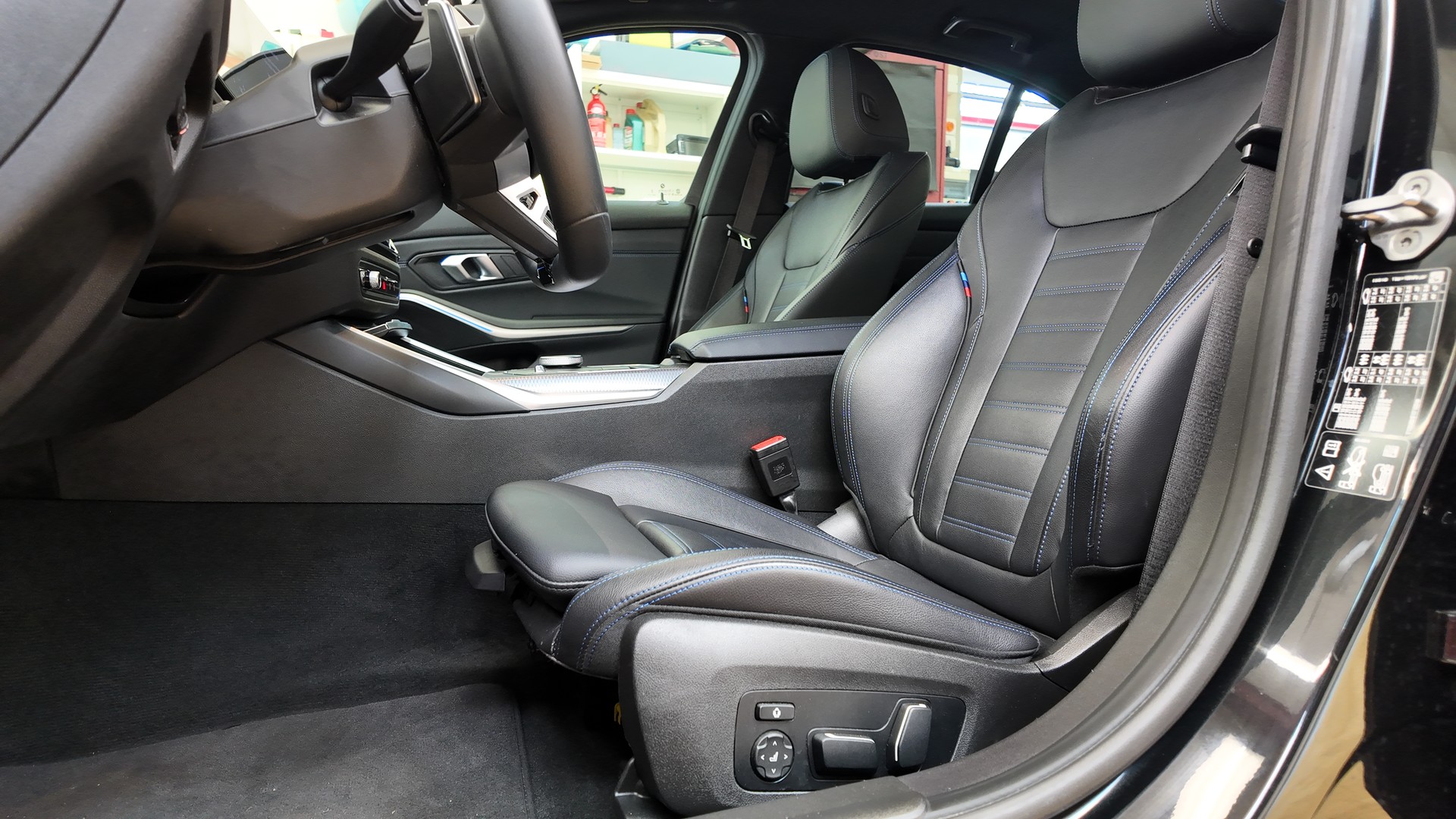 BMW 320d xDrive 48V Steptronic M Sport-image-13
