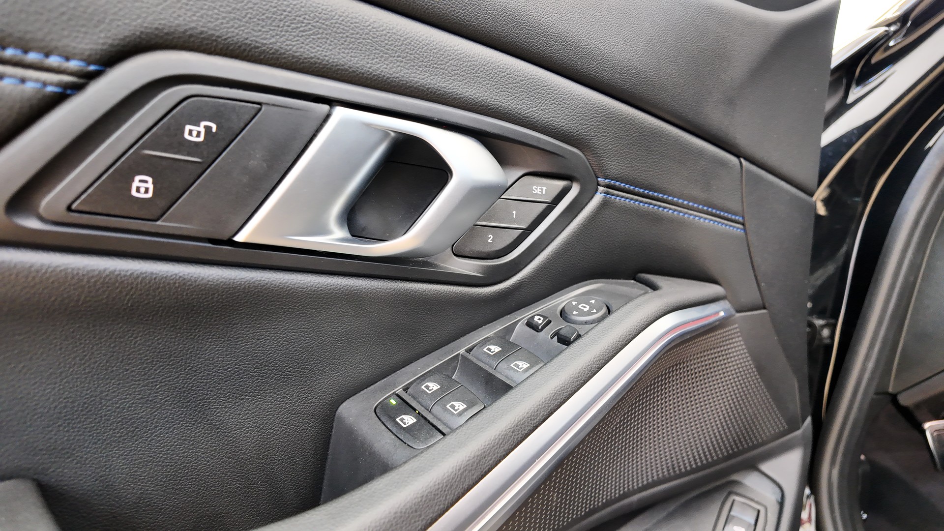 BMW 320d xDrive 48V Steptronic M Sport-image-16