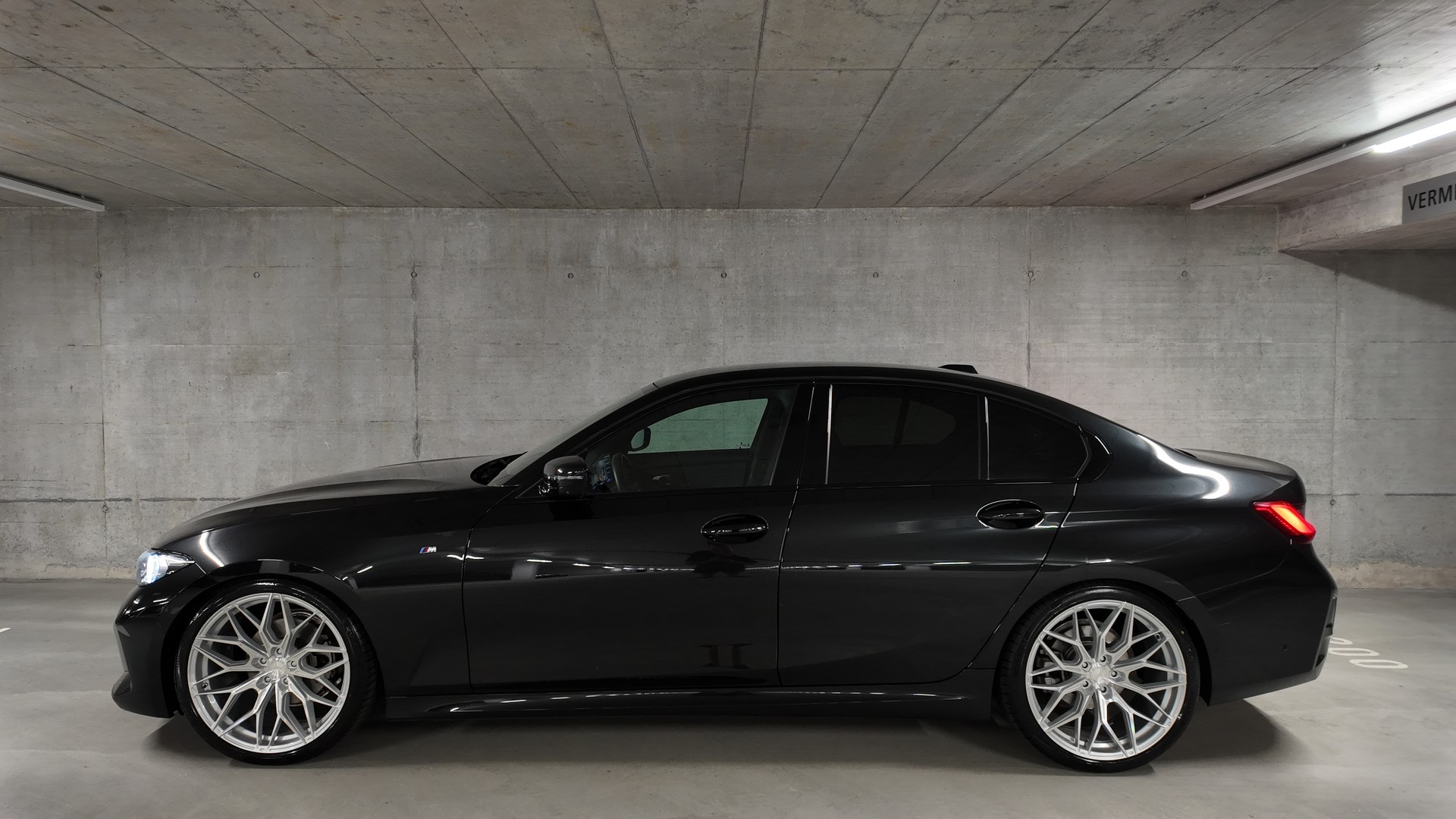 BMW 320d xDrive 48V Steptronic M Sport-showroom-element-2