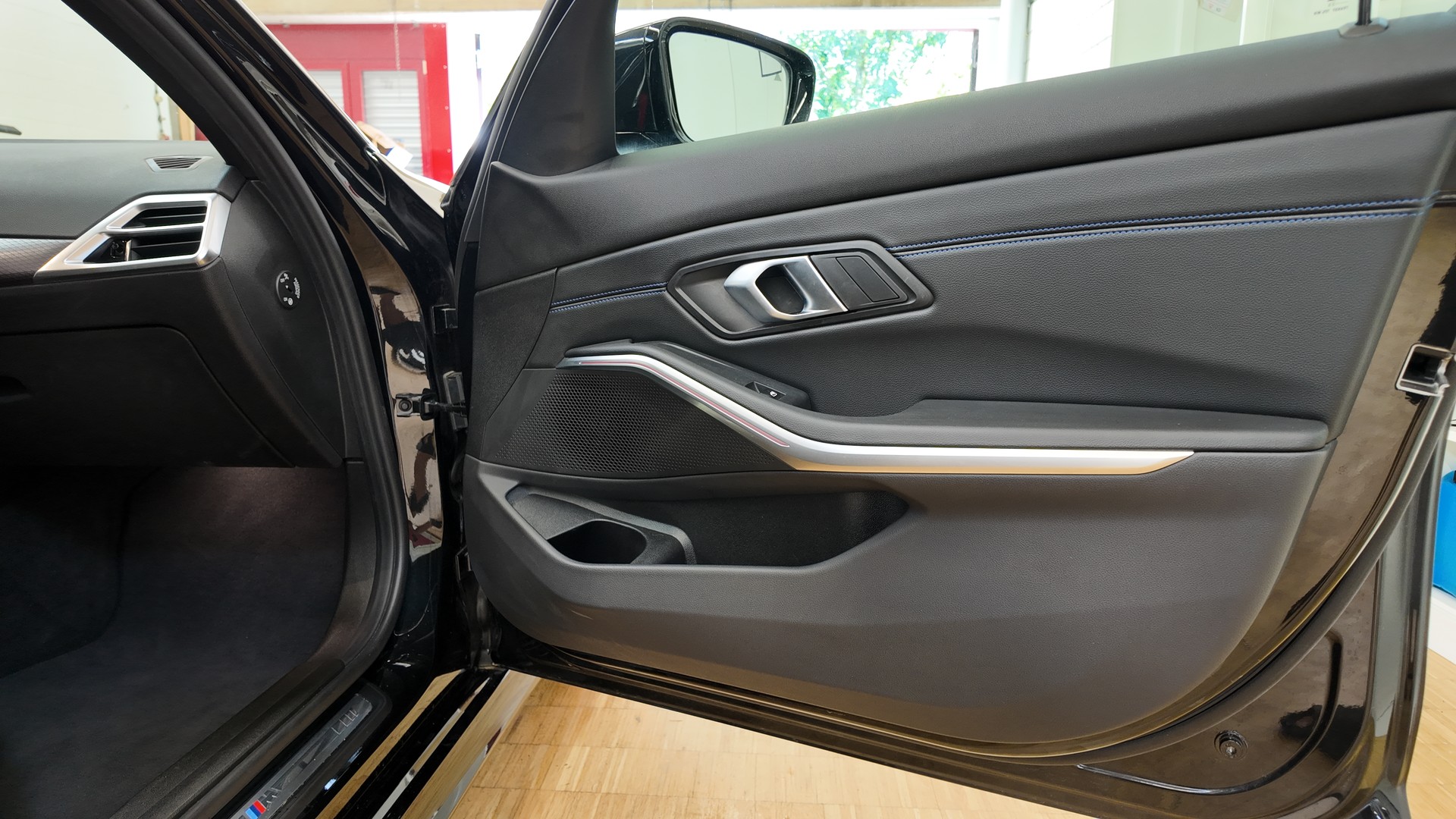 BMW 320d xDrive 48V Steptronic M Sport-image-17