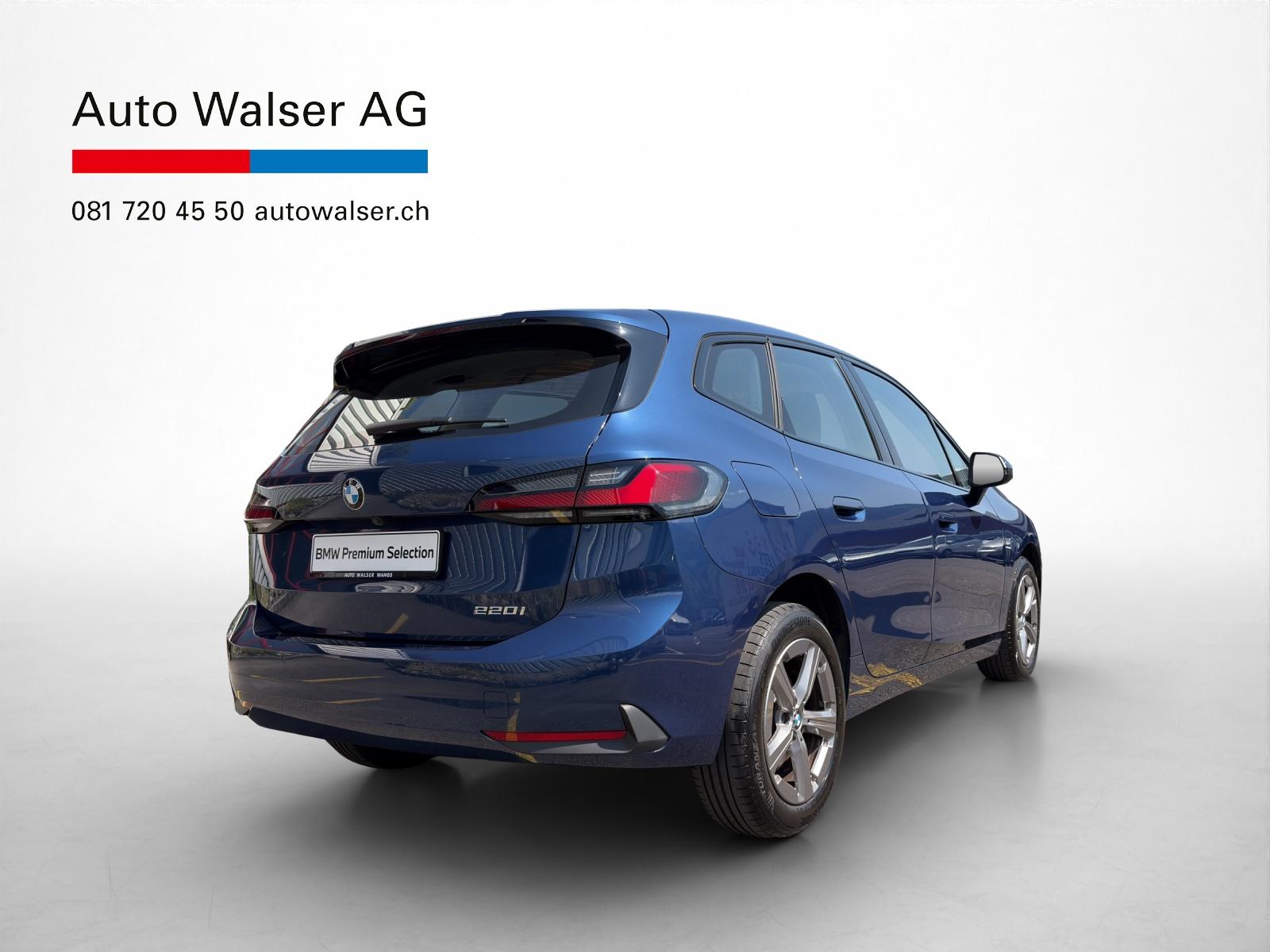 BMW 220i Active Tourer-image-4