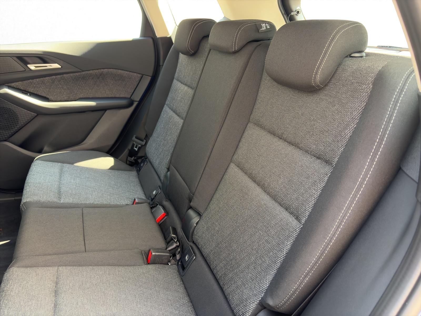 BMW 220i Active Tourer-image-13