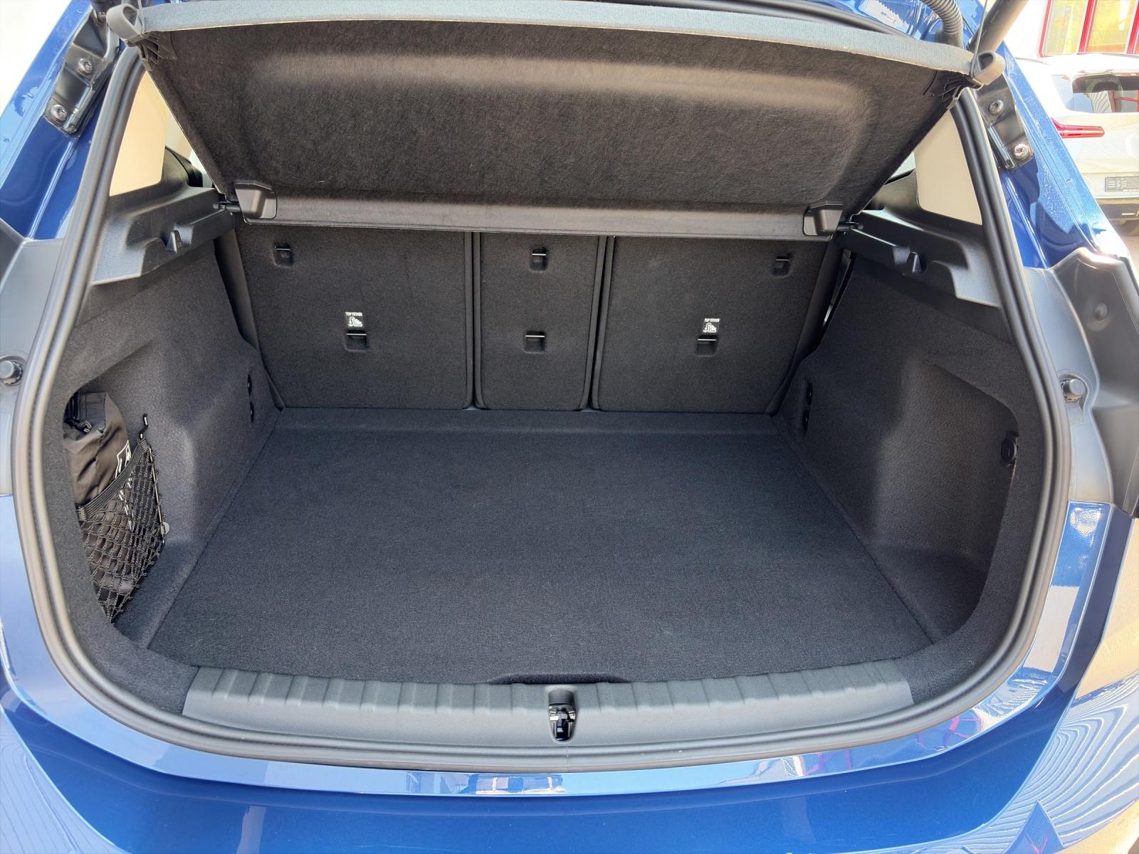 BMW 220i Active Tourer-image-17
