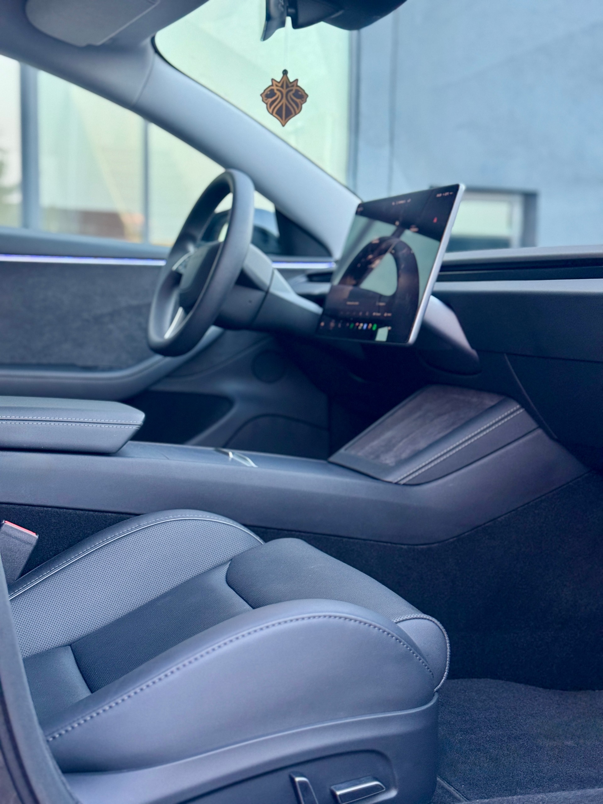 TESLA Model 3 Dual Motor Performance AWD / Highland / HW4-image-8