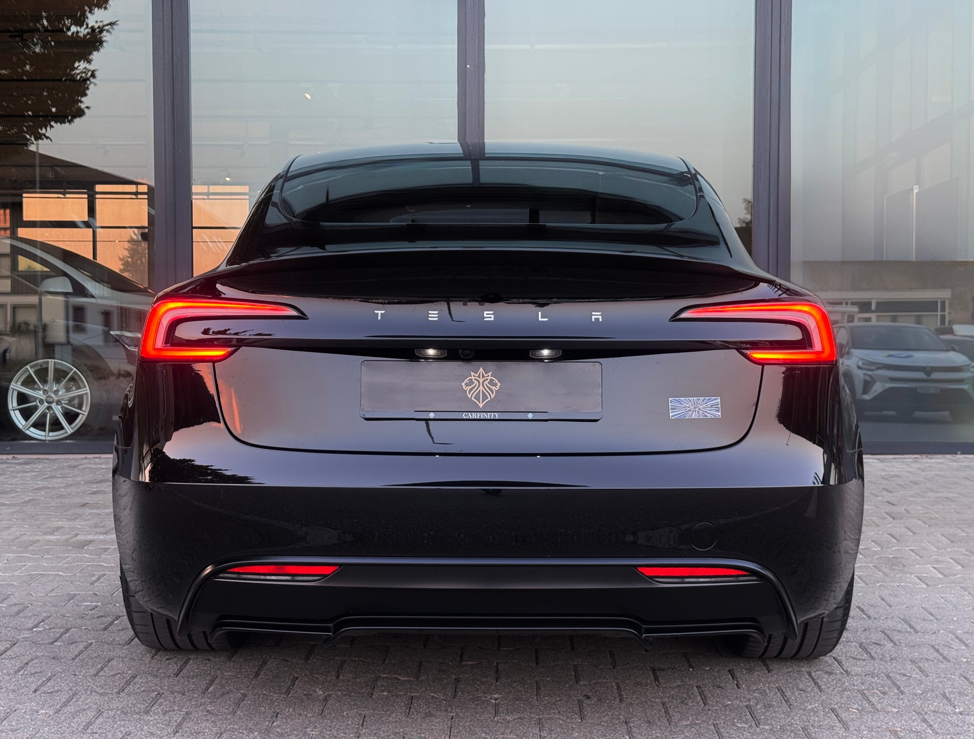TESLA Model 3 Dual Motor Performance AWD / Highland / HW4-image-4