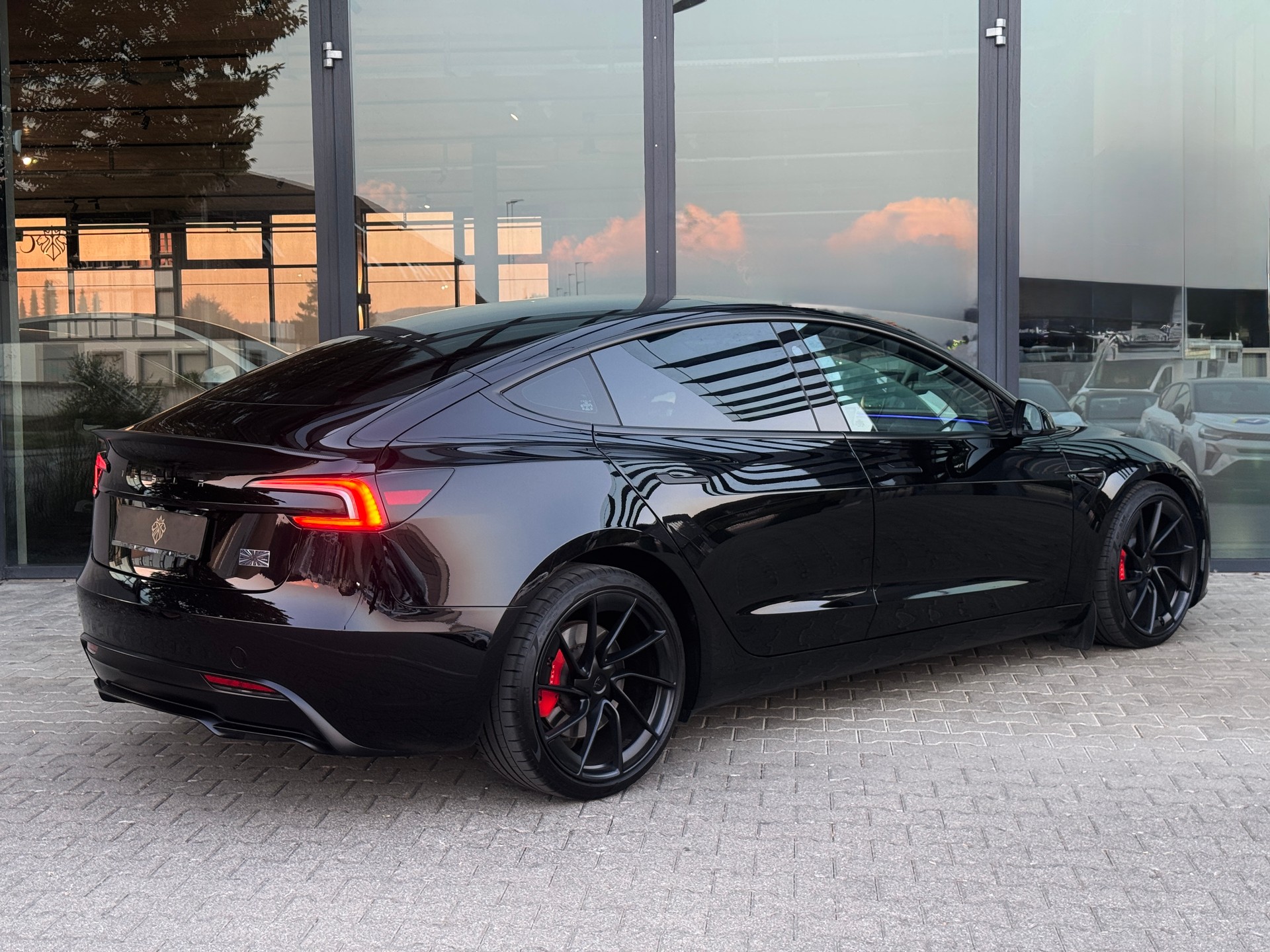 TESLA Model 3 Dual Motor Performance AWD / Highland / HW4-image-3