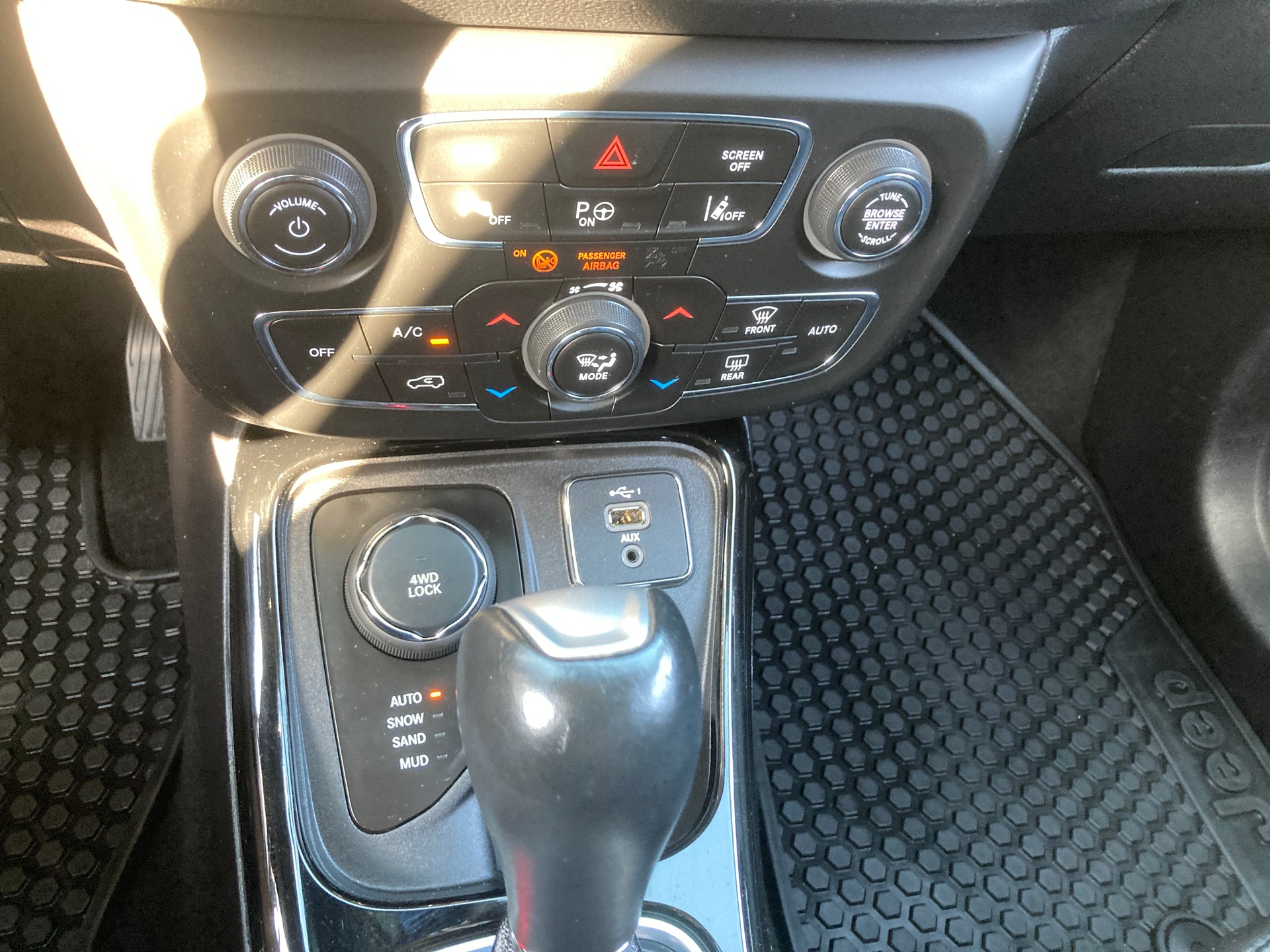 JEEP Compass 1.4 Turbo Limited AWD 9ATX-image-12