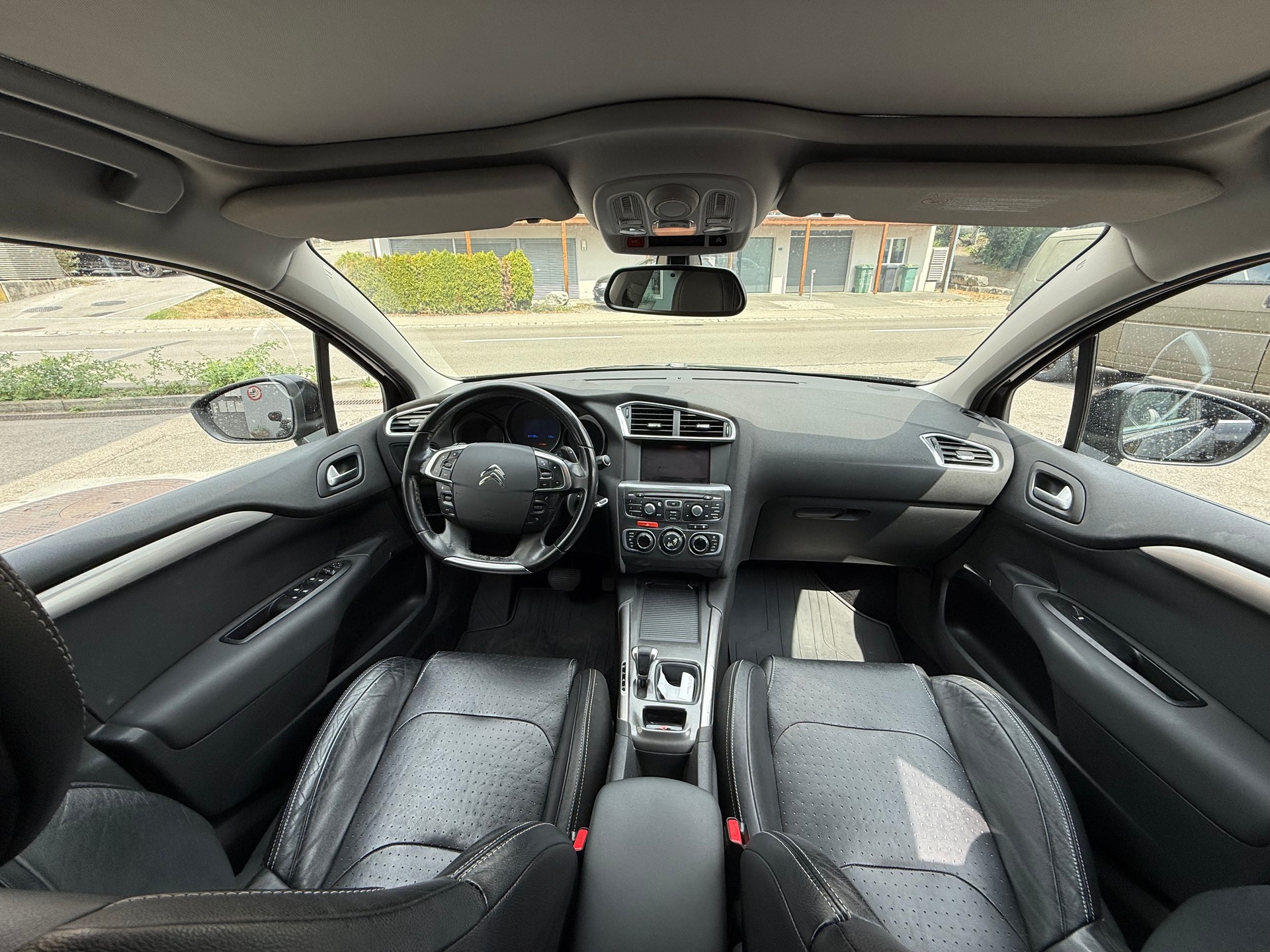 CITROEN C4 Berline 1.6 e-HDi Edition EGS6-image-12
