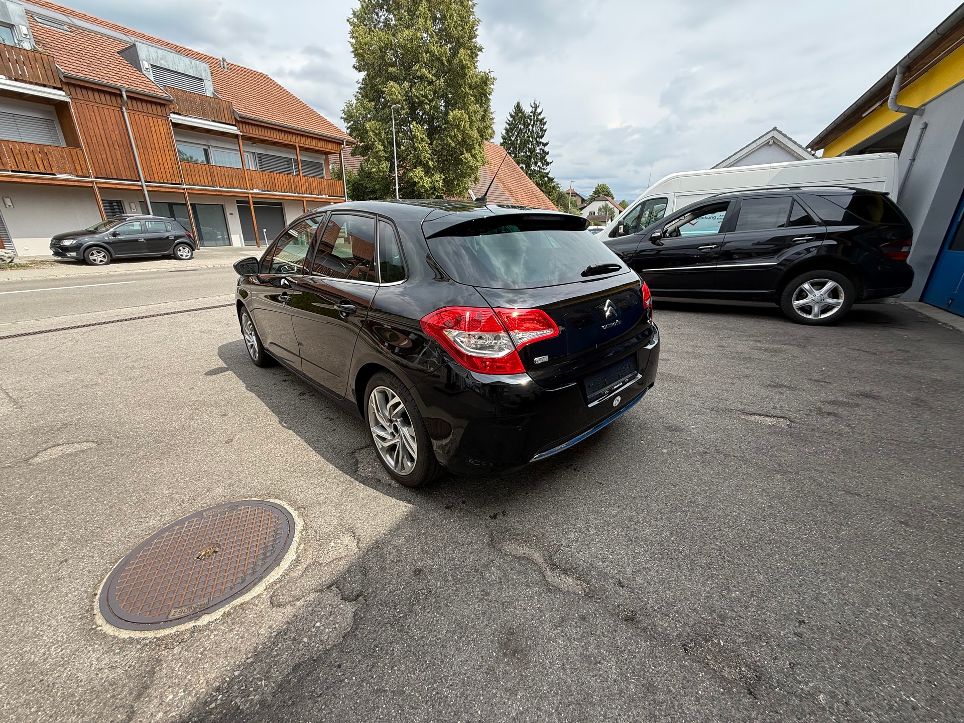 CITROEN C4 Berline 1.6 e-HDi Edition EGS6-image-4
