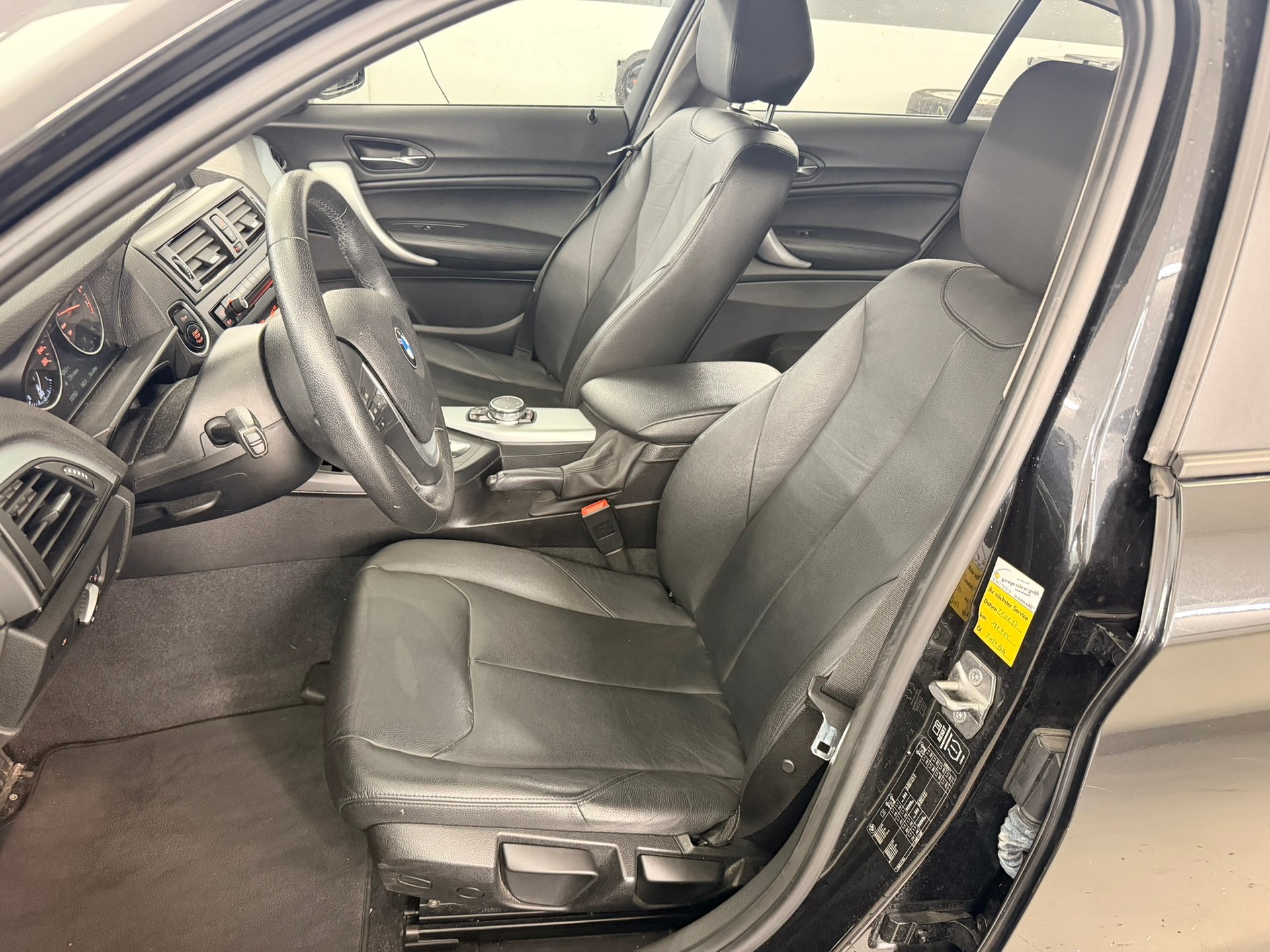 BMW 116i Sport Line Steptronic-image-10