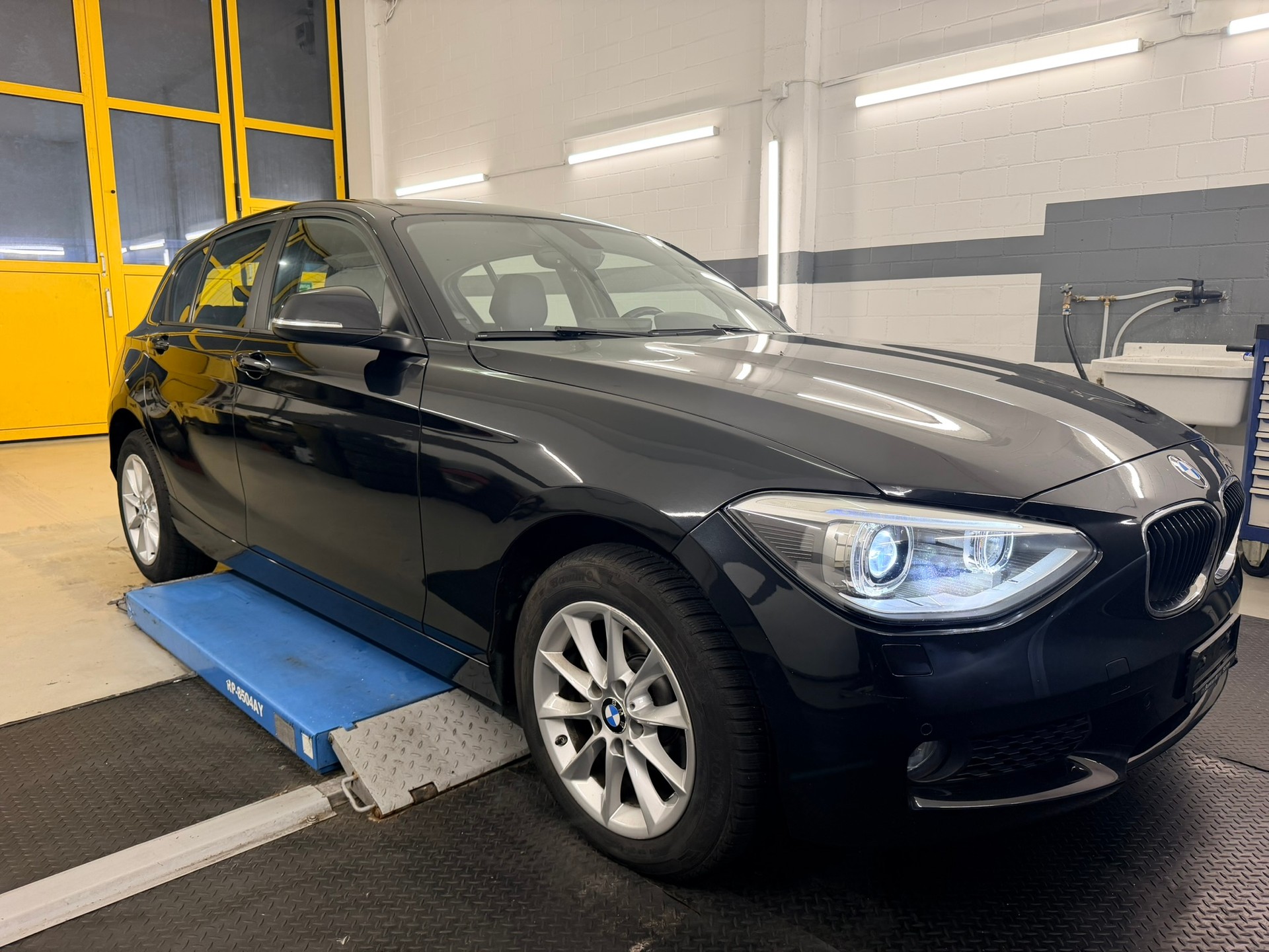 BMW 116i Sport Line Steptronic-image-2