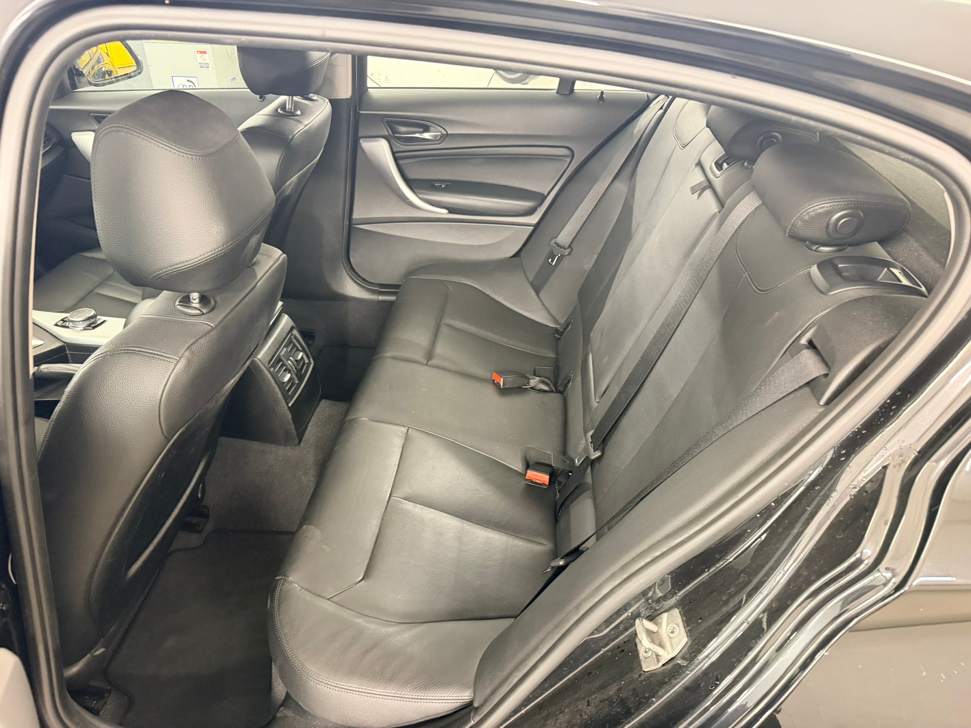BMW 116i Sport Line Steptronic-image-8