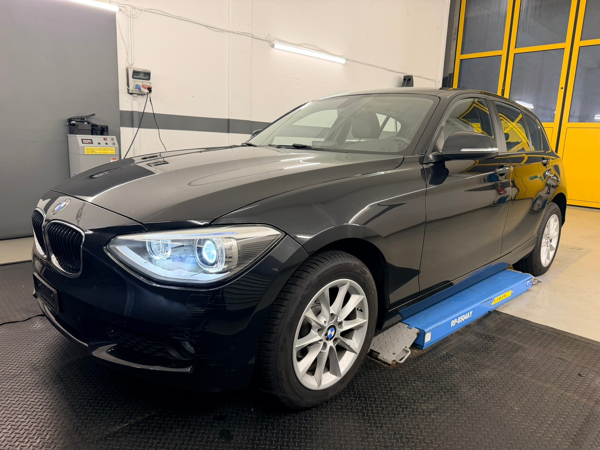 BMW 116i Sport Line Steptronic-image-0
