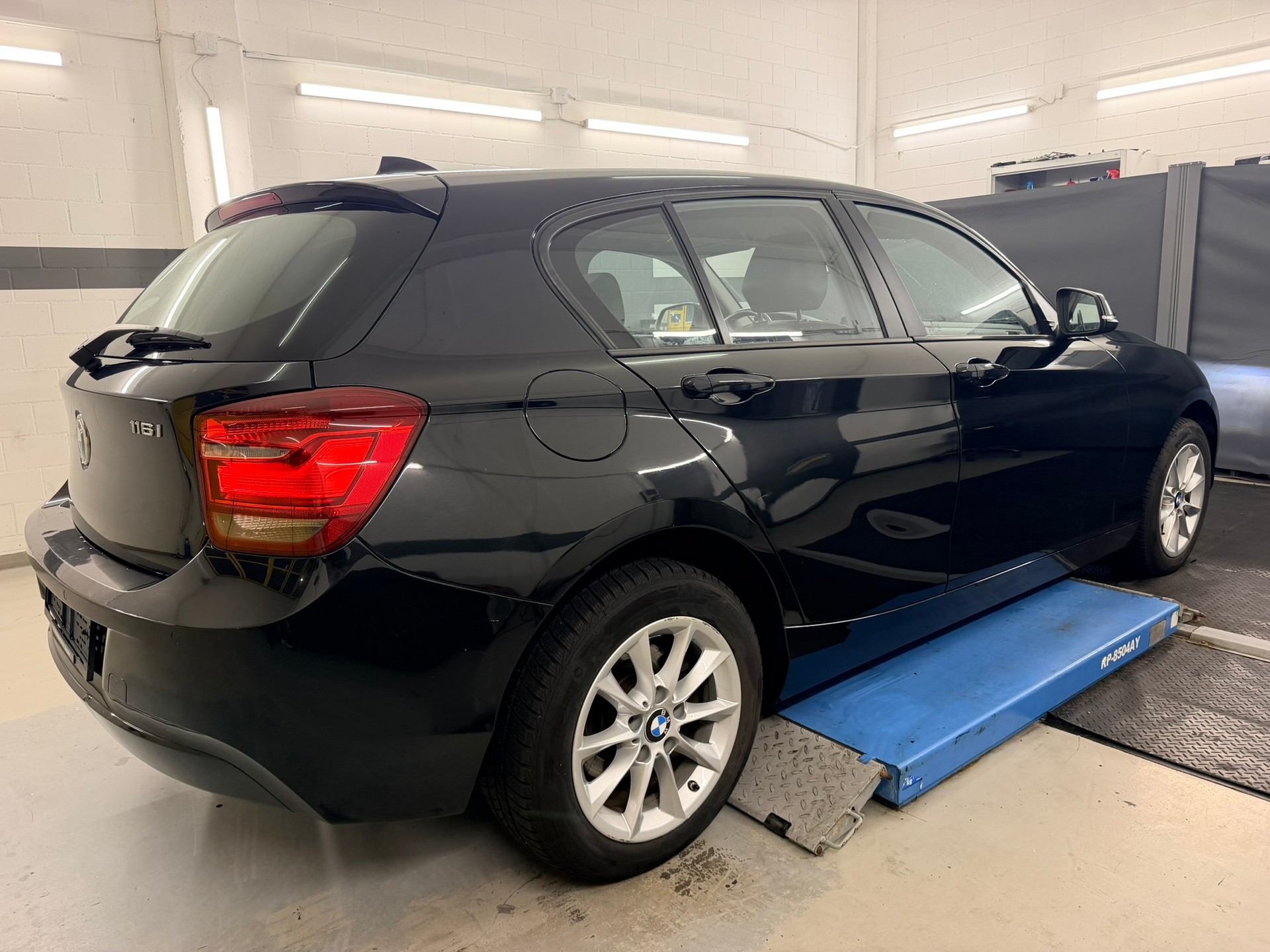 BMW 116i Sport Line Steptronic-image-3